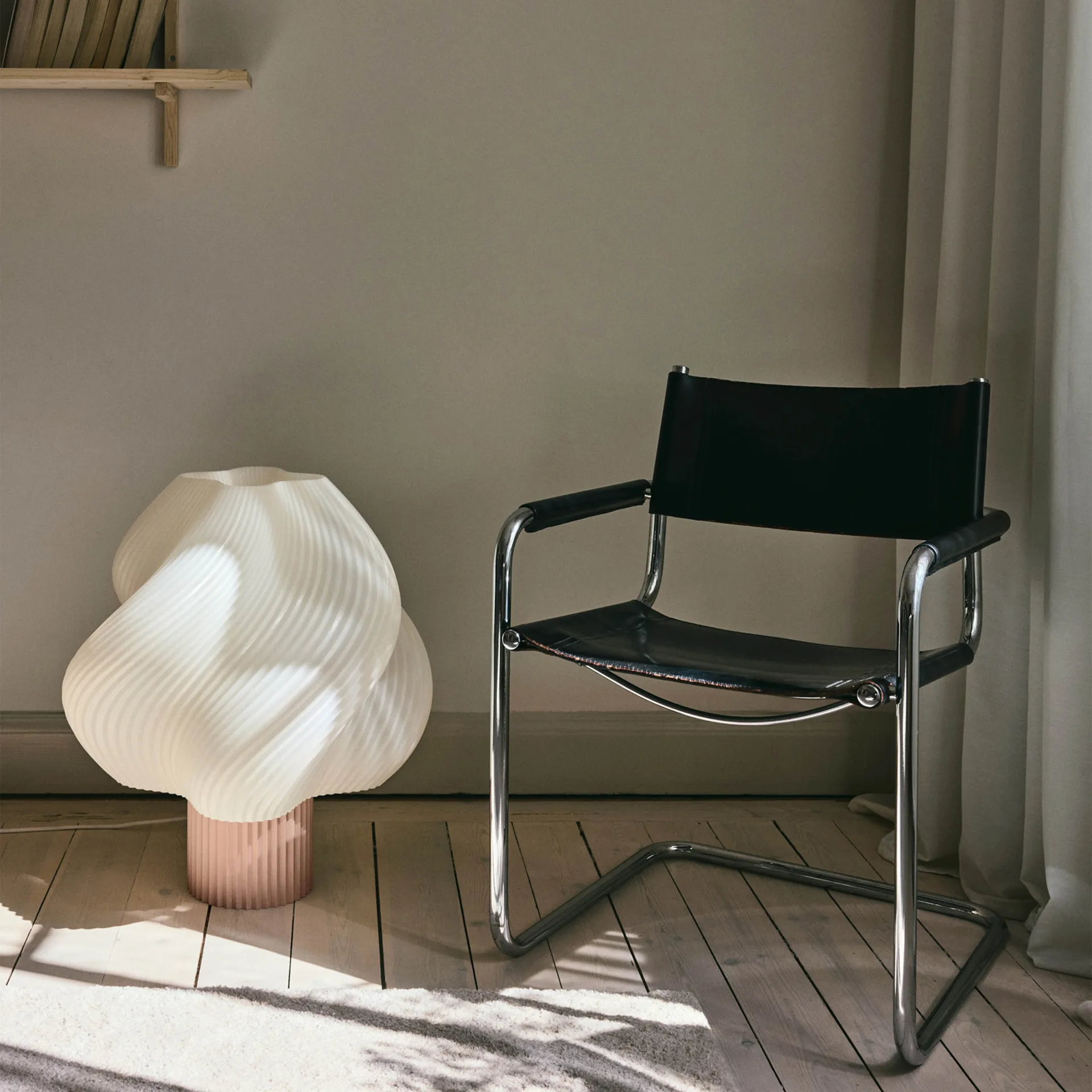 Soft Serve vloerlamp, Wild strawberry, Mega, 63 cm Crème Atelier