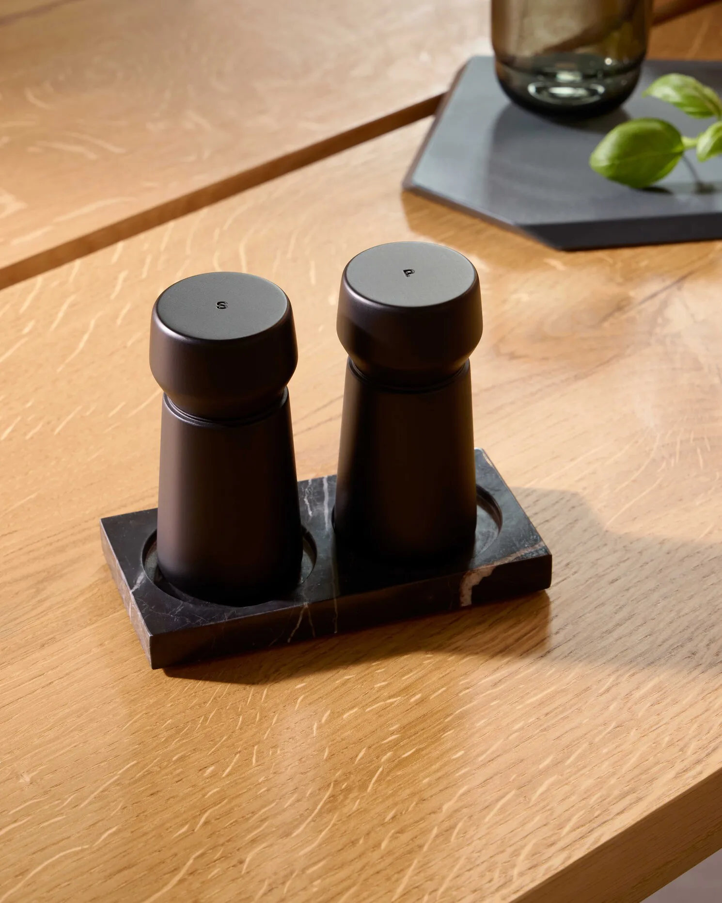 Tabletopper kruidenmolenhouder, Zwart marmer Crushgrind