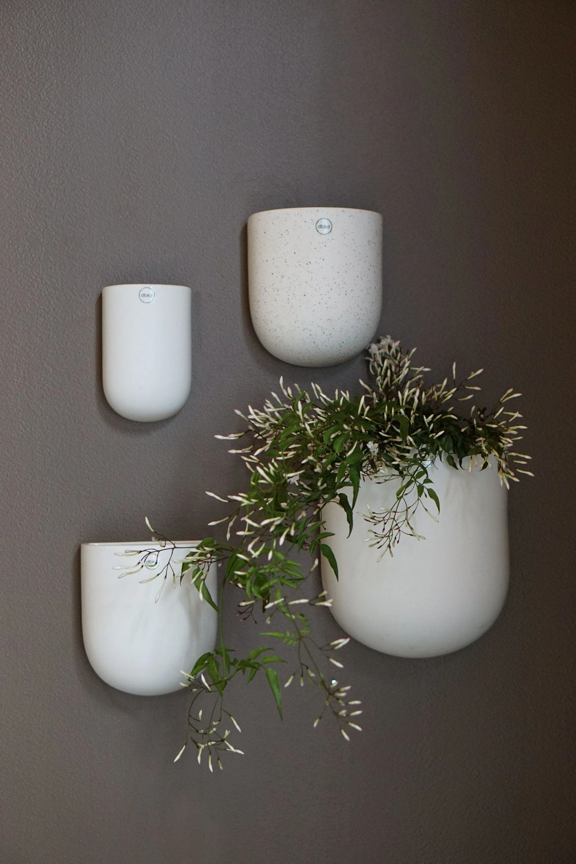 Cut wandbloempot wit, groot DBKD