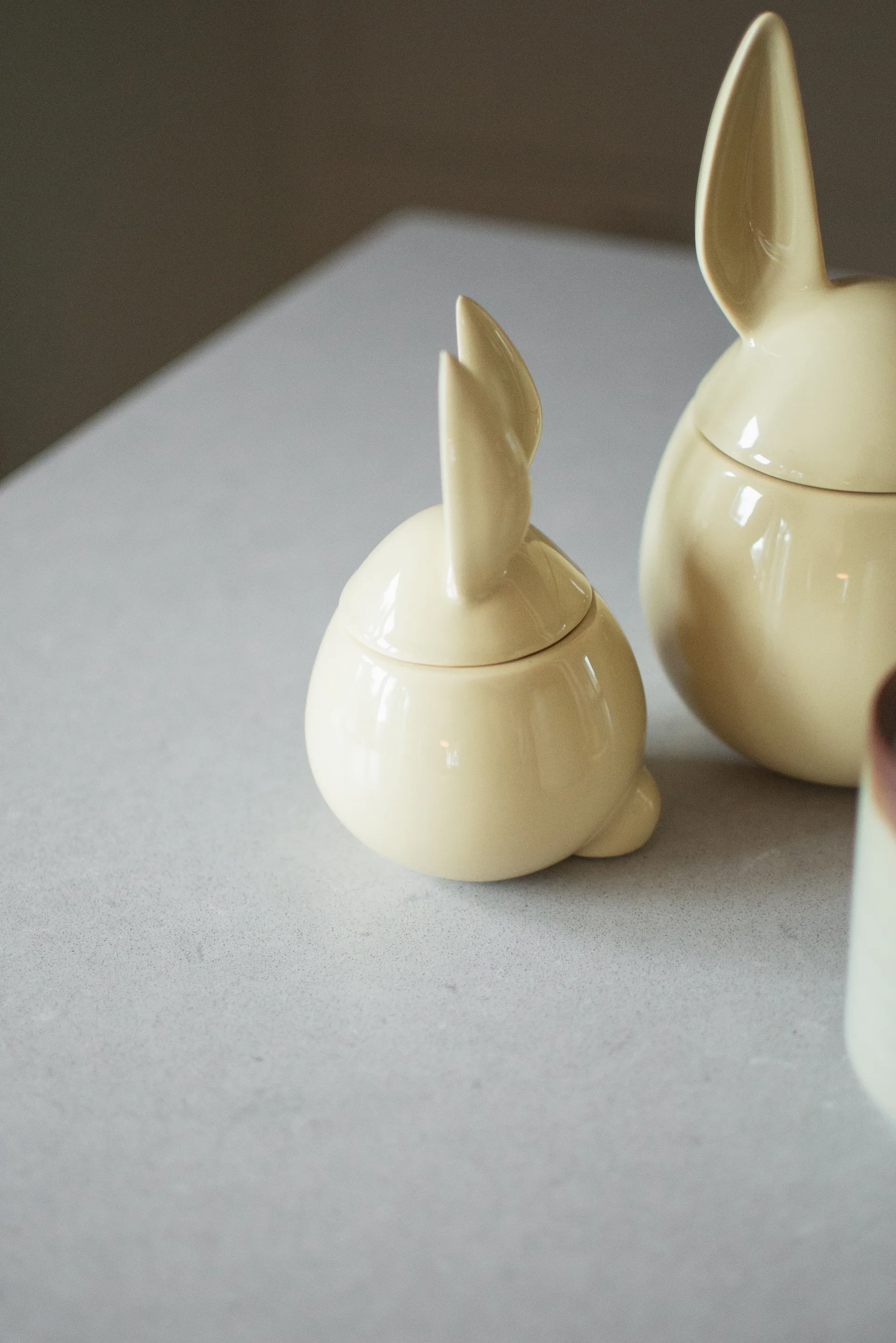 DBKD Eating rabbit kom klein, Shiny yellow DBKD