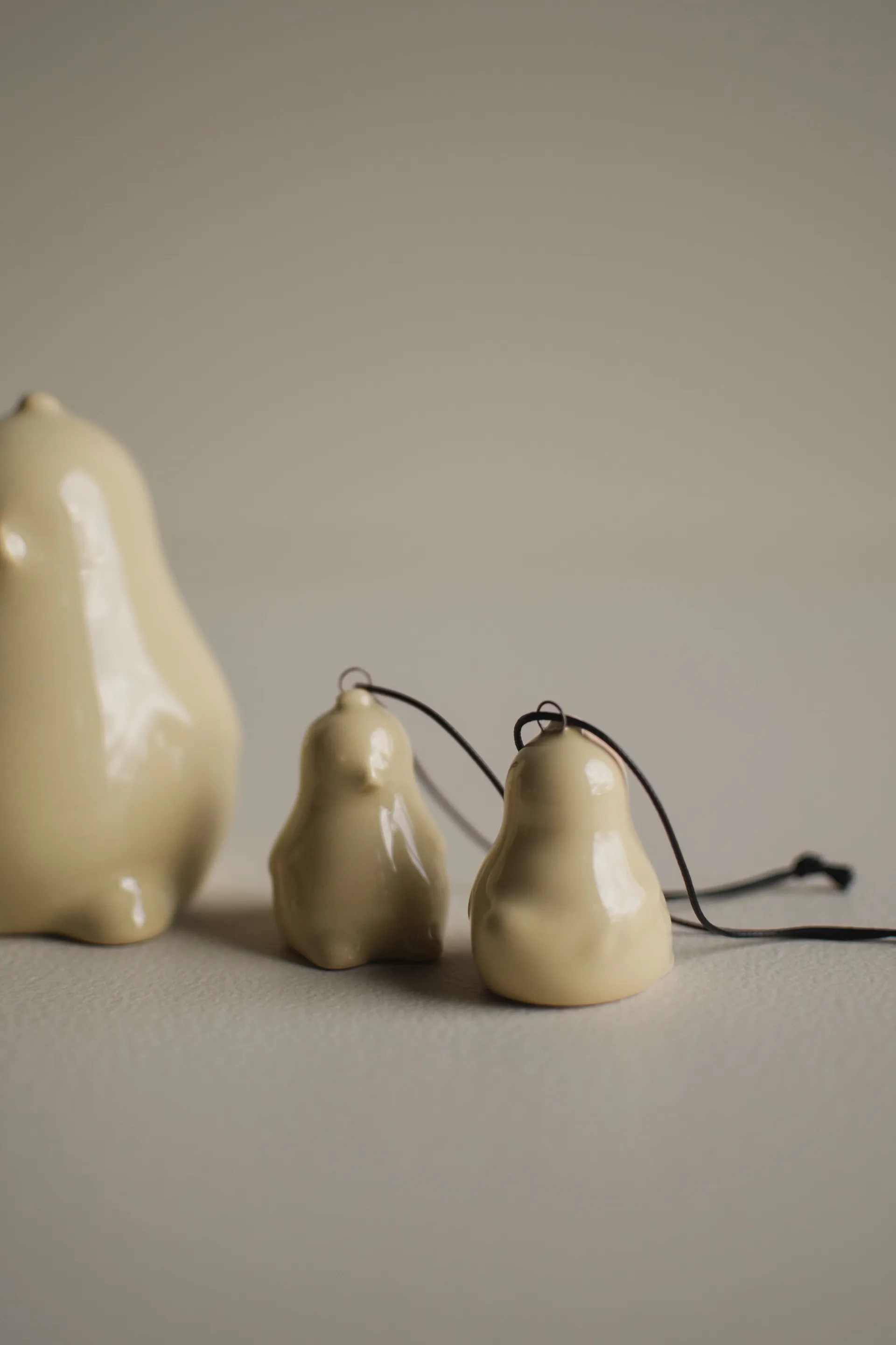 Hanging Chubby chicken decoratiehanger, Shiny yellow DBKD