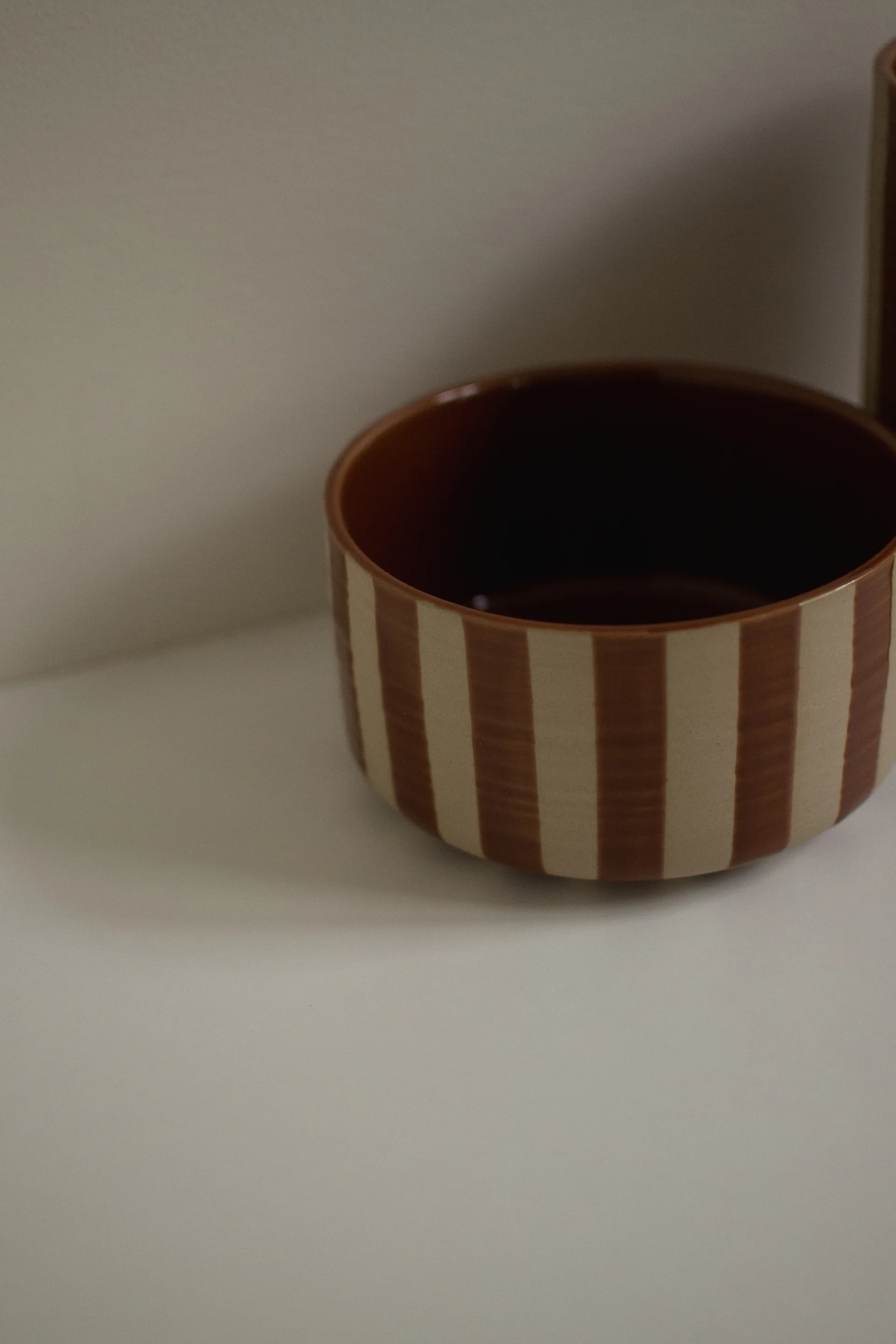 Line decoratieschaal Ø16 cm, Stripe nougat DBKD