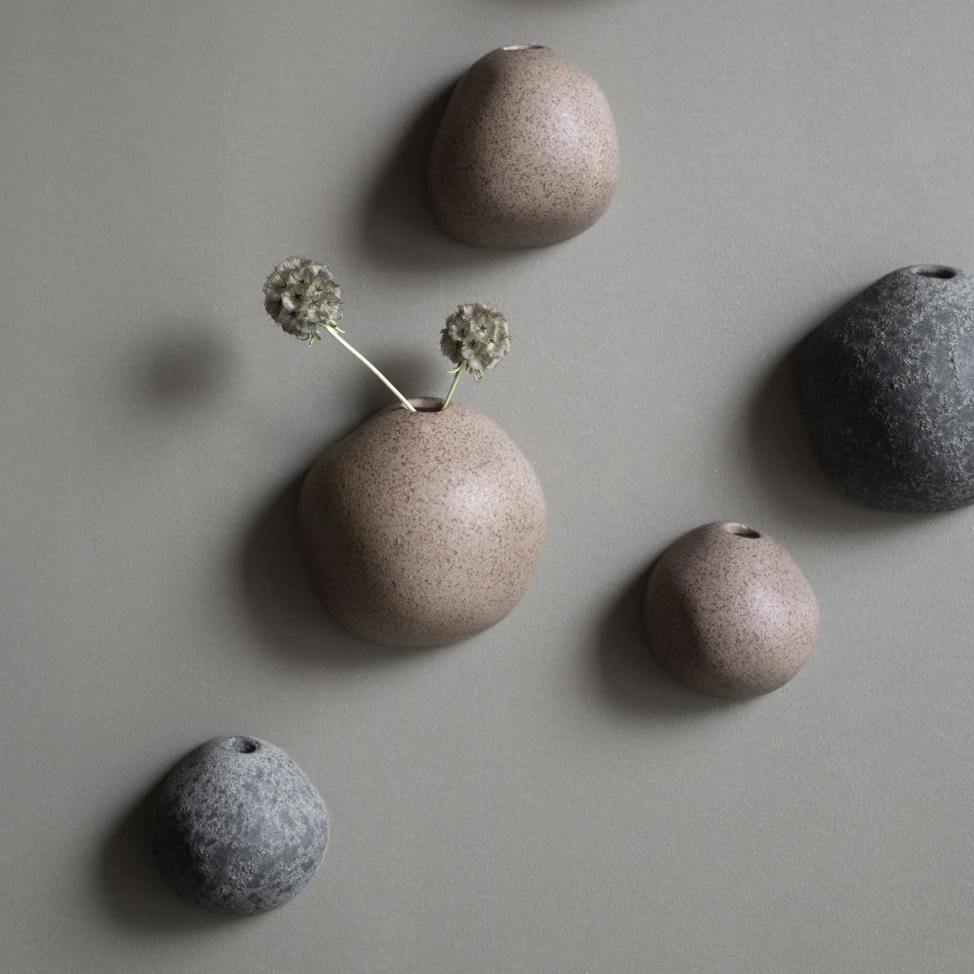 Miniature hangende wandvaas zwart, Medium Ø9 cm DBKD