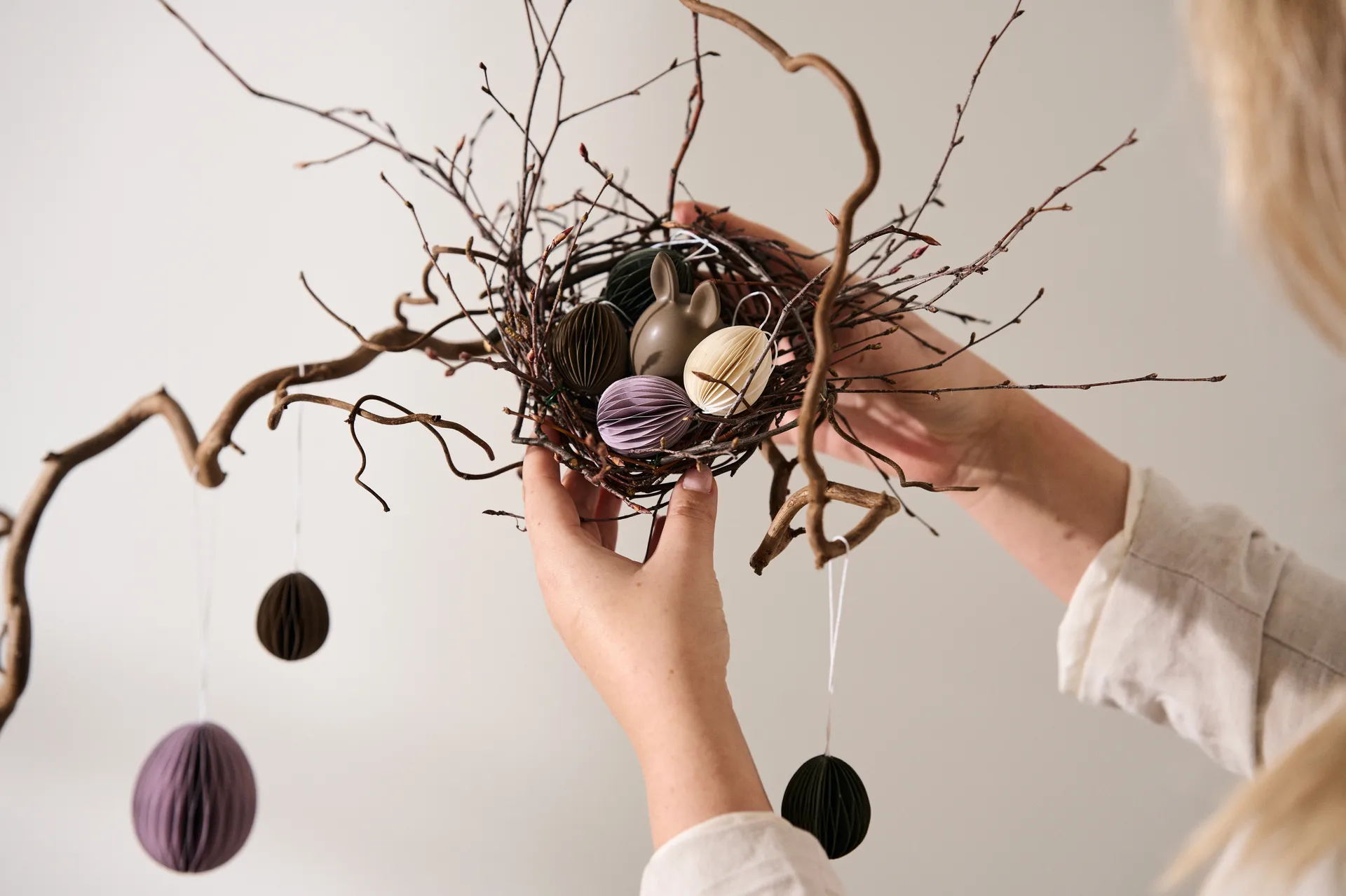 Ovoid paashanger papier small 4 cm, Zand DBKD