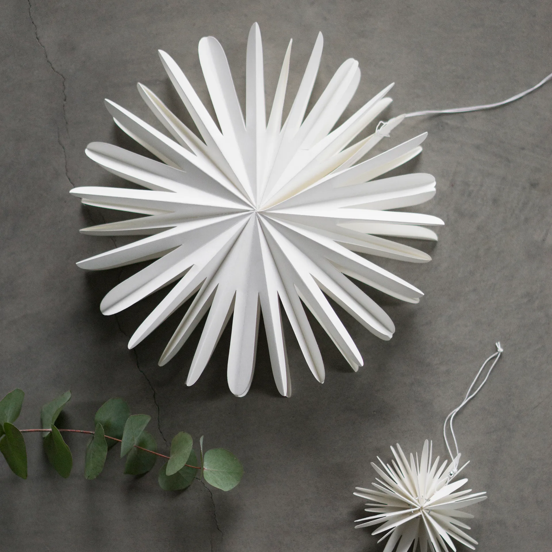 Paper flake kersthanger, Groot DBKD