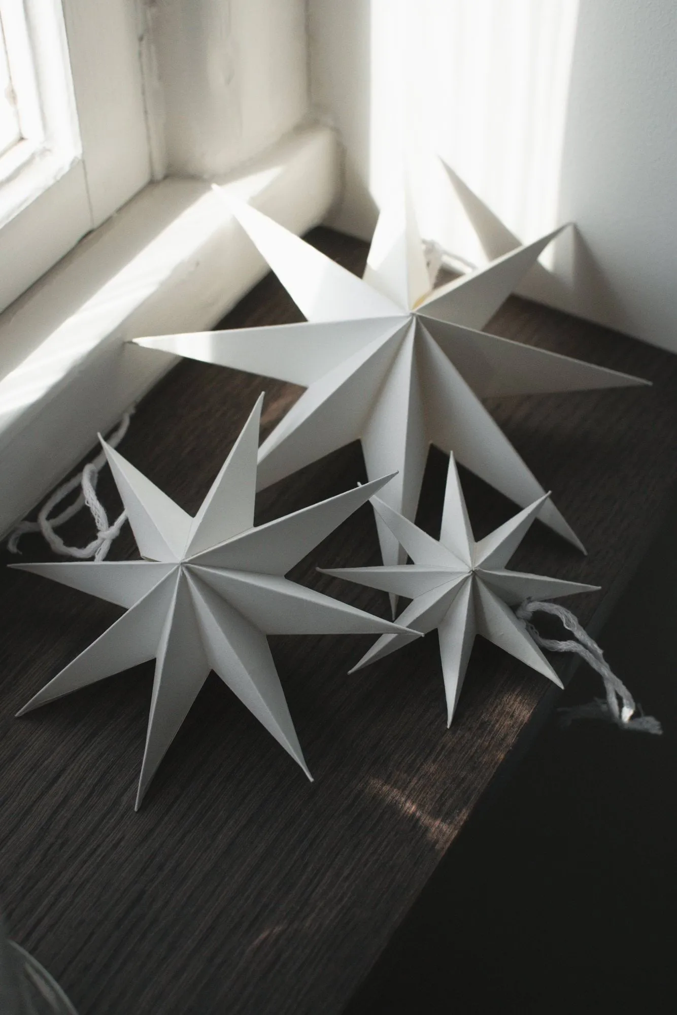 Paper winter star decoratiehanger, White, medium, Ø14 cm DBKD