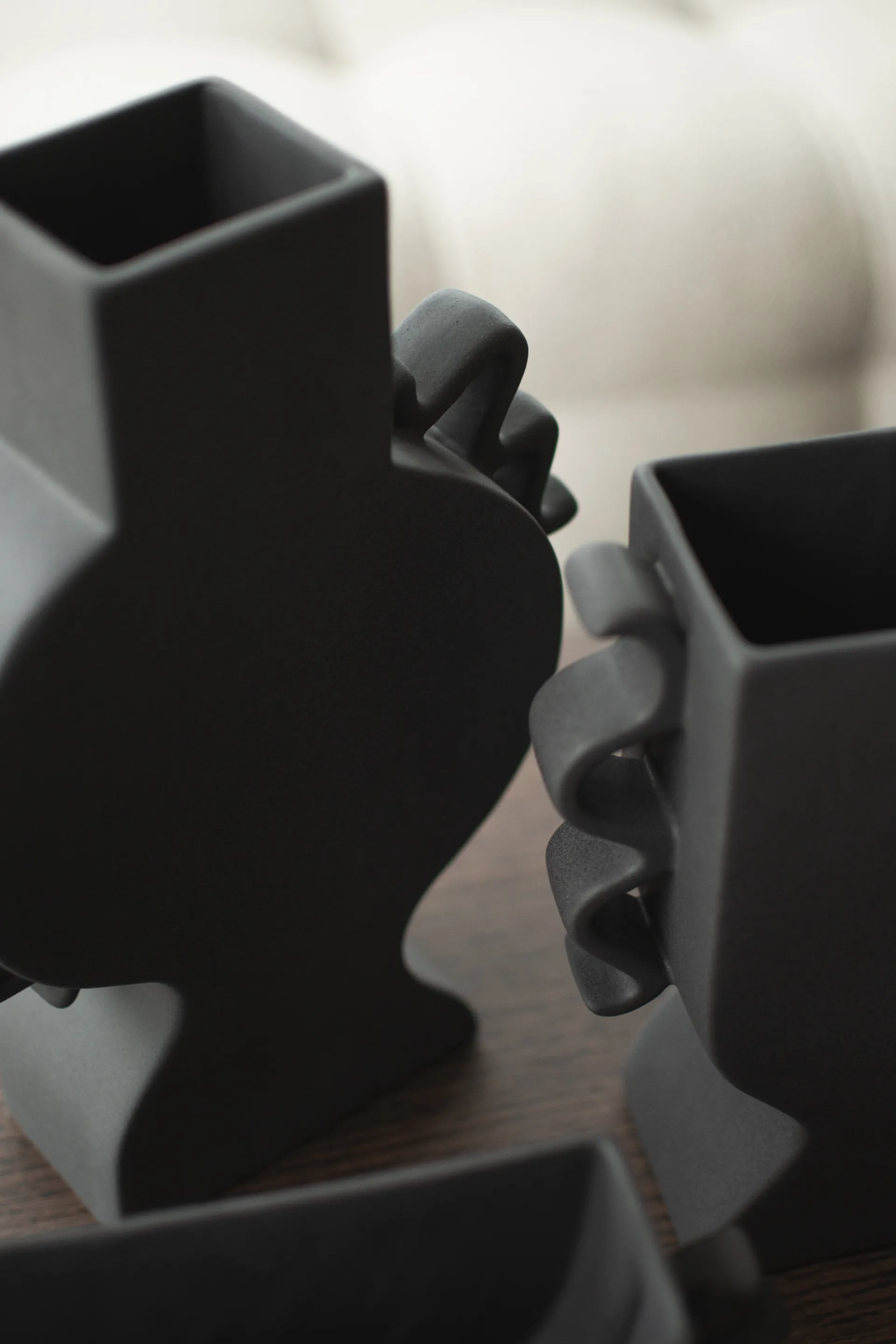 Platte vaas 33 cm, Zwart DBKD