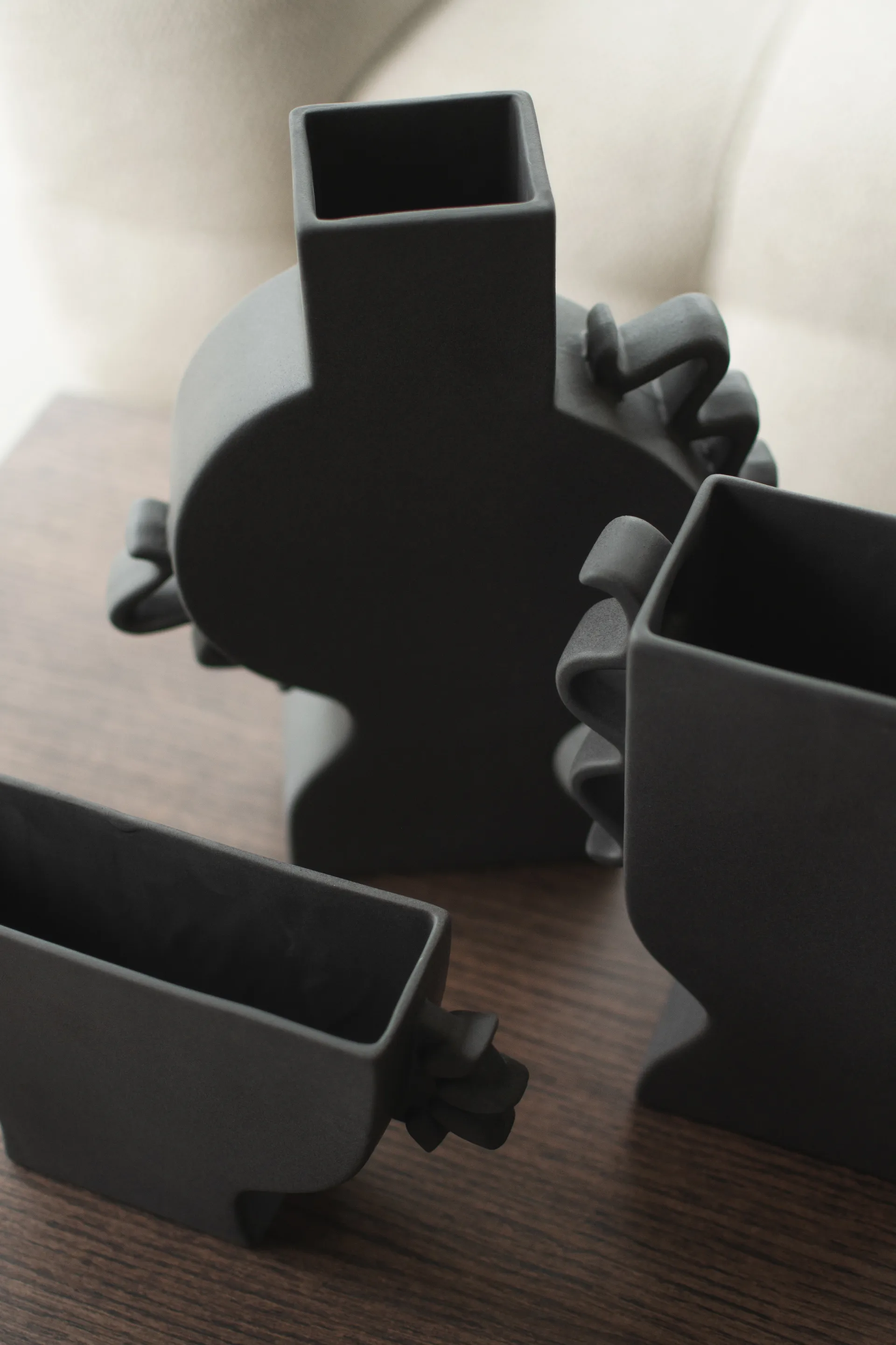 Platte vaas 33 cm, Zwart DBKD