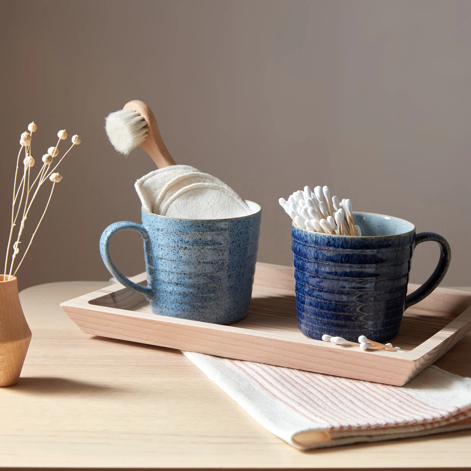 Studio Blue geribbelde beker 40 cl, Cobalt-pebble Denby
