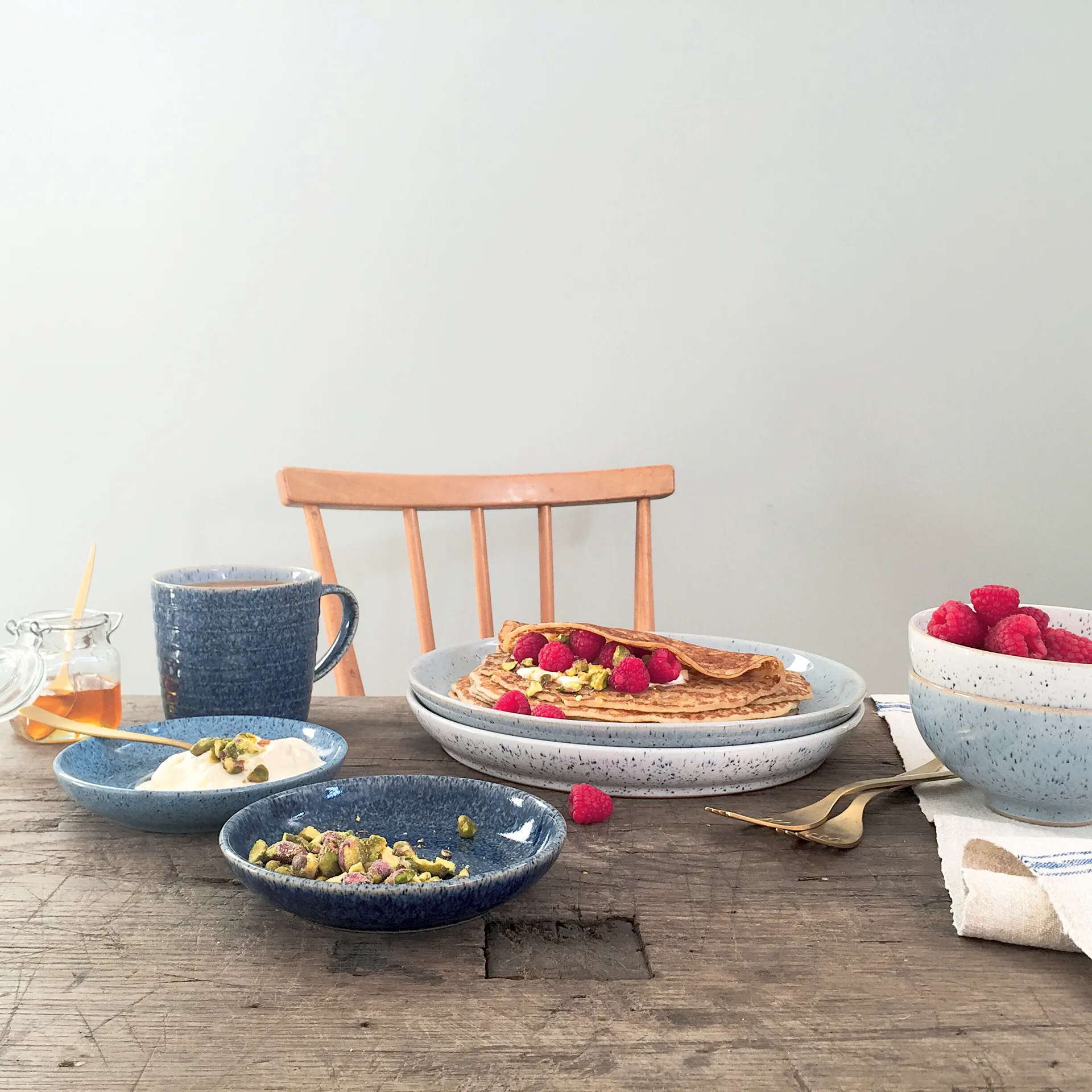 Studio Blue geribbelde beker 40 cl, Flint-chalk Denby