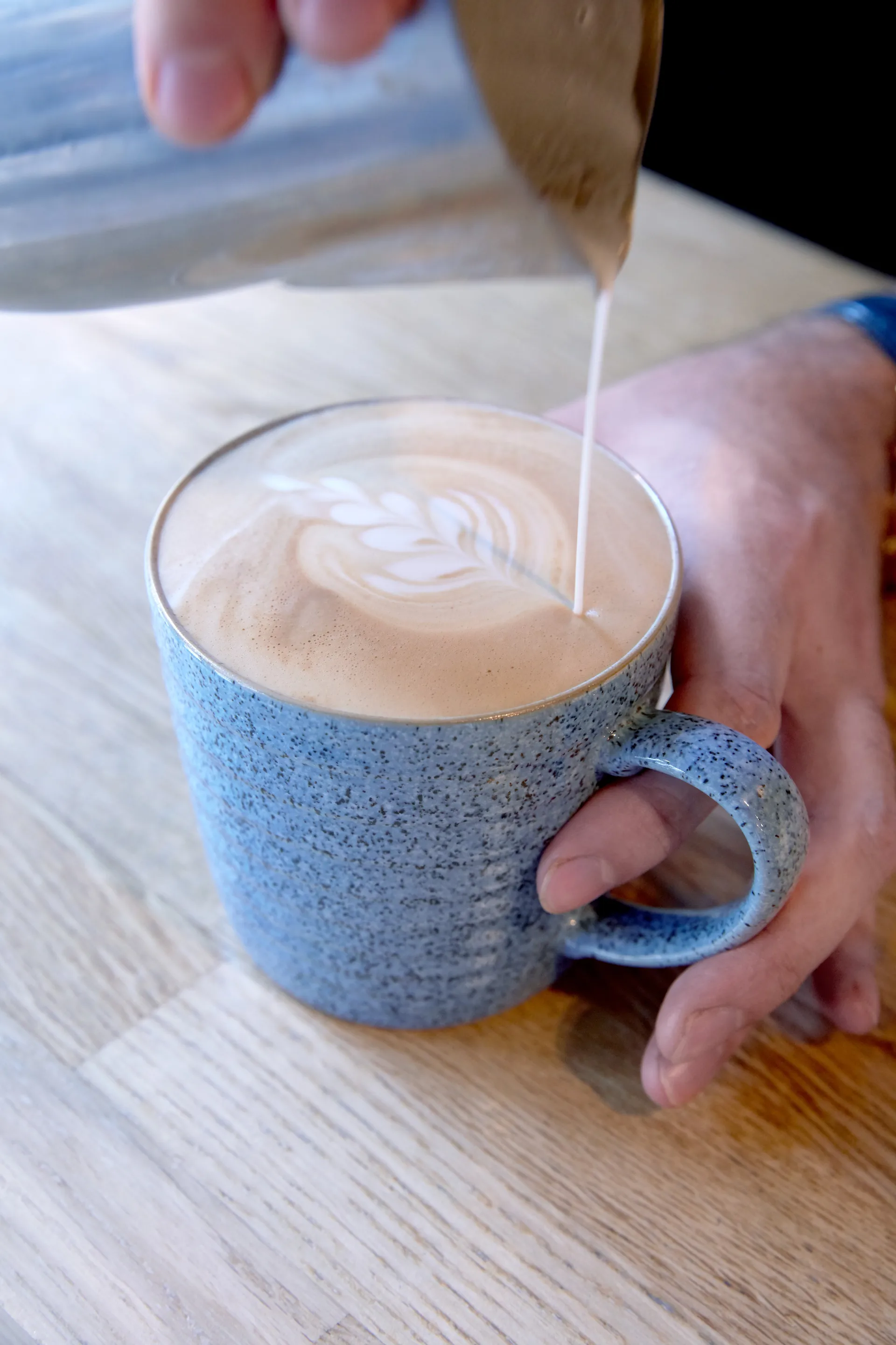 Studio Blue geribbelde beker 40 cl, Flint-chalk Denby