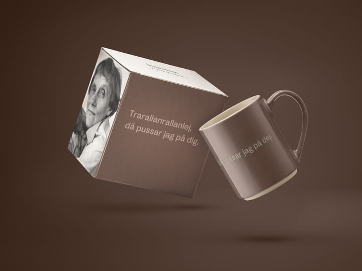 Astrid Lindgren mok, "Trarallanrallanlej", Zweedse tekst Design House Stockholm