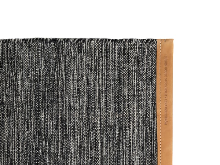 Björk vloerkleed donkergrijs, 70 x 130 cm. Design House Stockholm