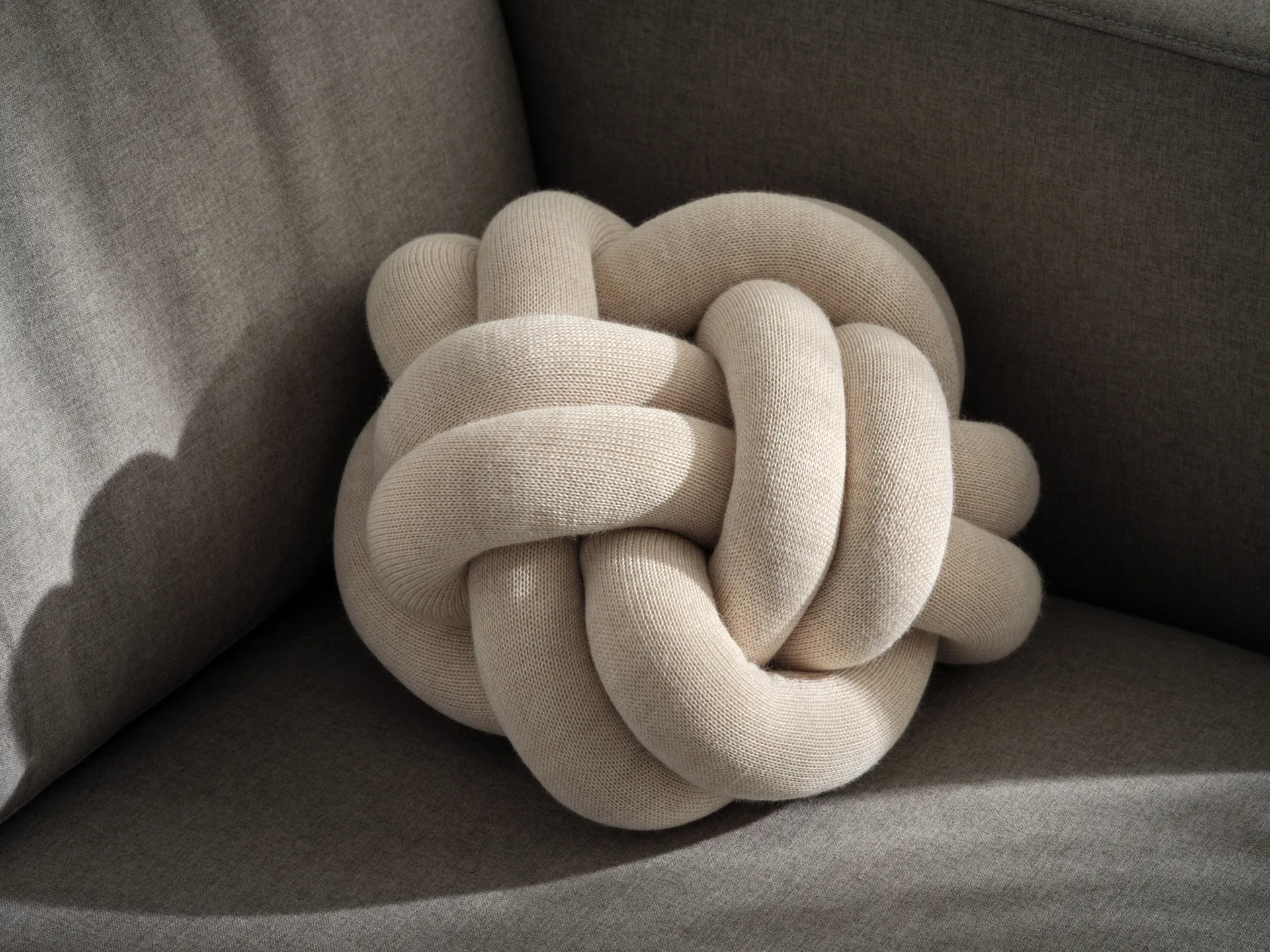 Knot kussen, Cream Design House Stockholm