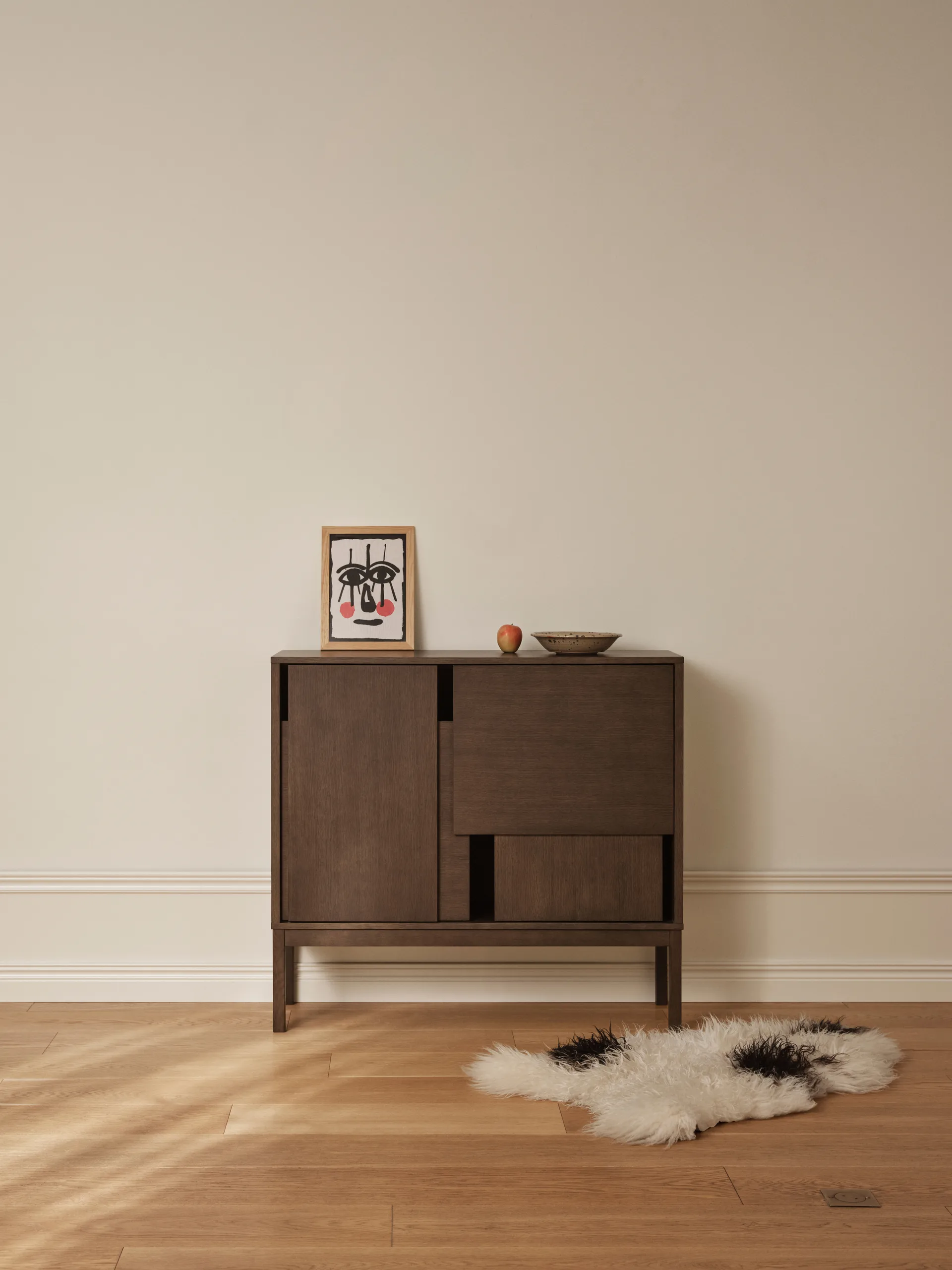 Layer dressoir, Donker eiken, 120x110, met poten Design House Stockholm