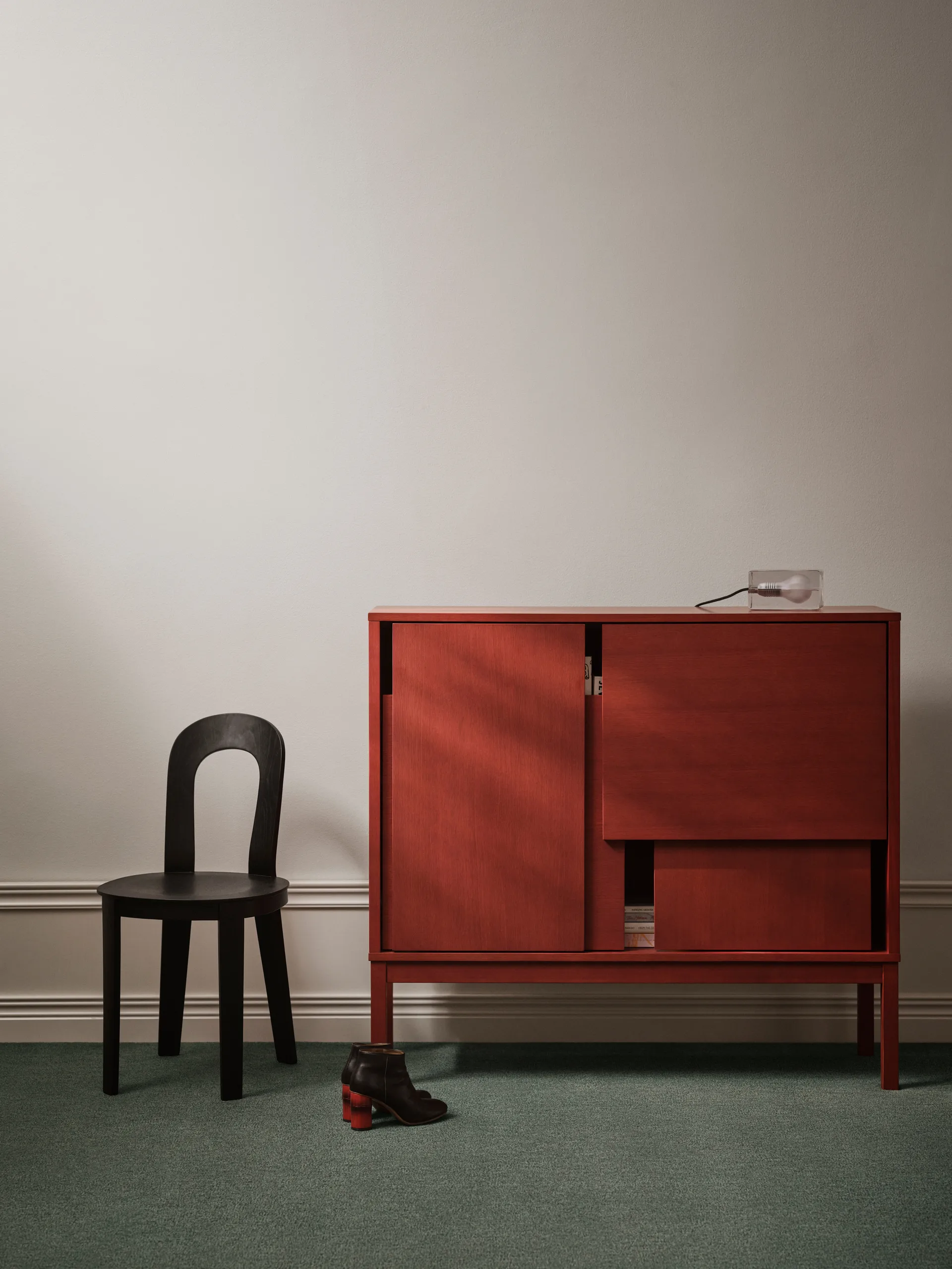 Layer dressoir, Rood, 120x110, met poten Design House Stockholm
