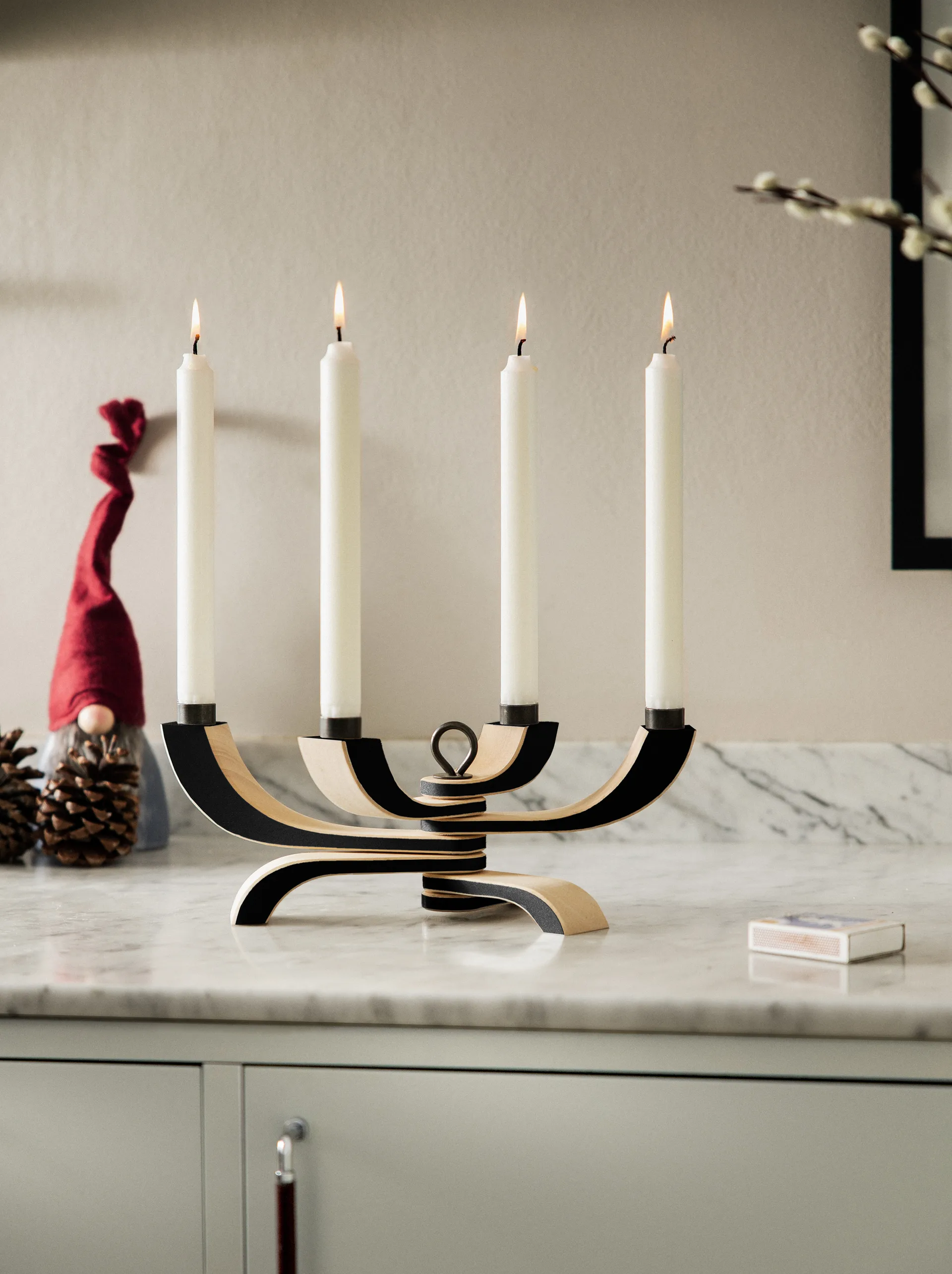 Nordic Light kaarsenhouder 4 armen, zwart Design House Stockholm