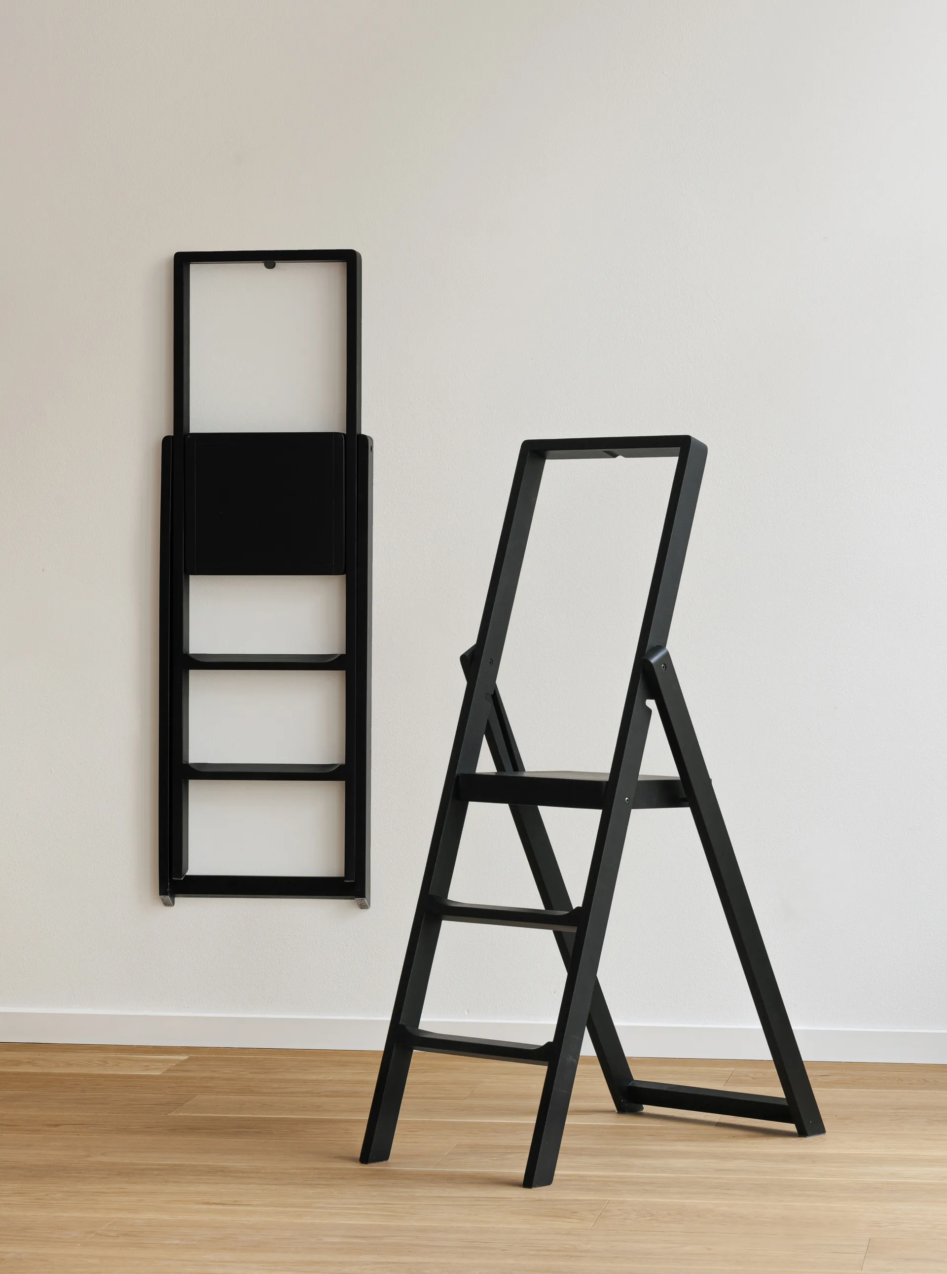 Step ladder, Zwart gelakt Design House Stockholm