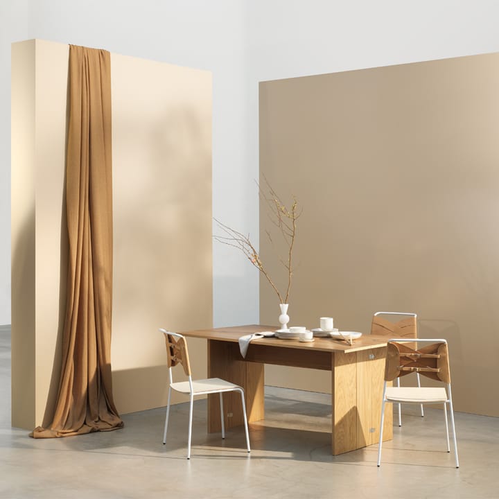 Torso Stoel, eikenhout, natuurkleurig leer, verchroomde poten Design House Stockholm