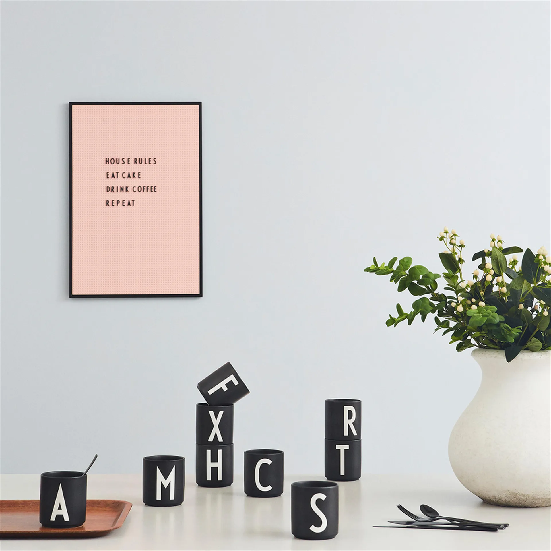 Design Letters beker zwart, C Design Letters