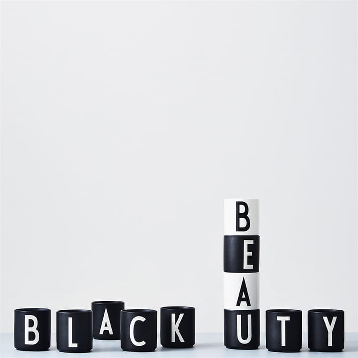 Design Letters beker zwart, E Design Letters