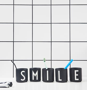 Design Letters beker zwart - P - Design Letters