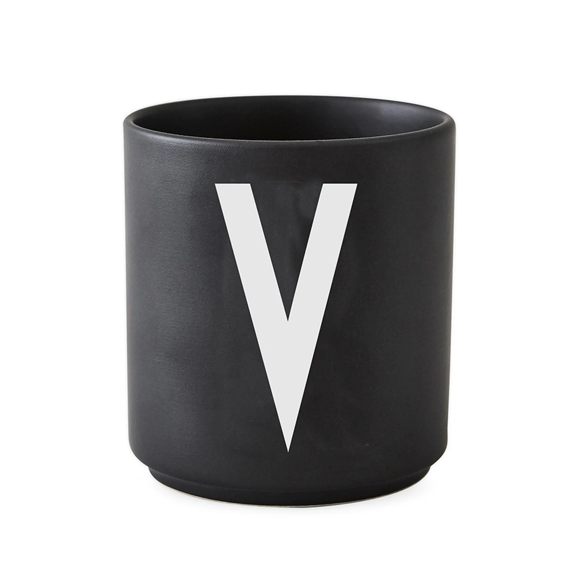 Design Letters beker zwart, V Design Letters