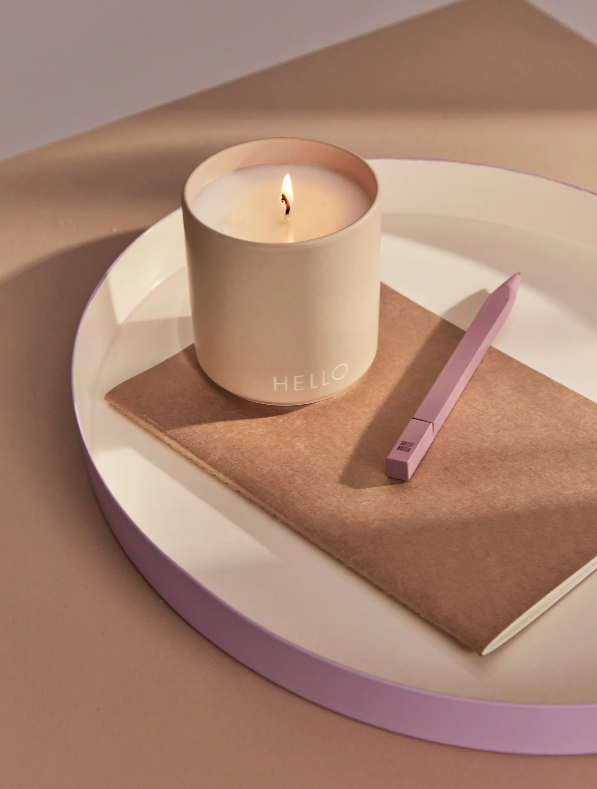 Design Letters geurkaars Ø8 cm, Hello-beige Design Letters