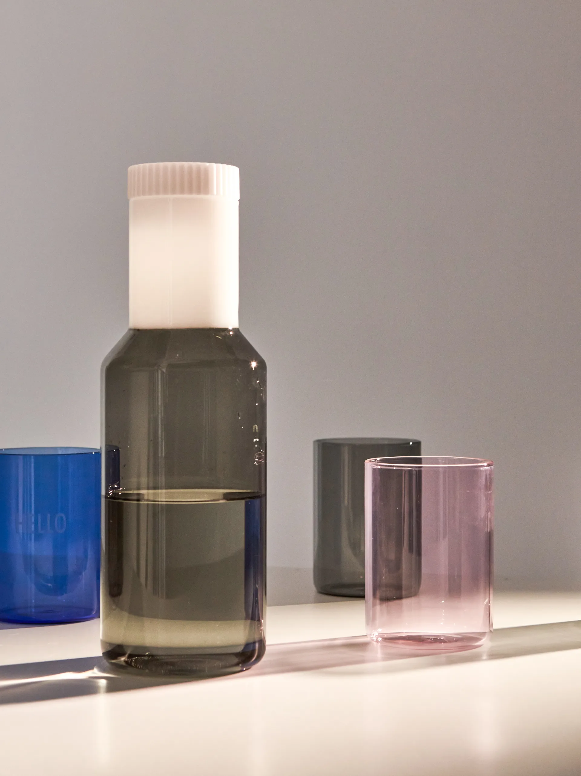 Design Letters glazen karaf tube 1 L, Smoke/milky white Design Letters