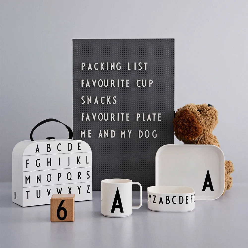 Design Letters kinderservies set, P Design Letters