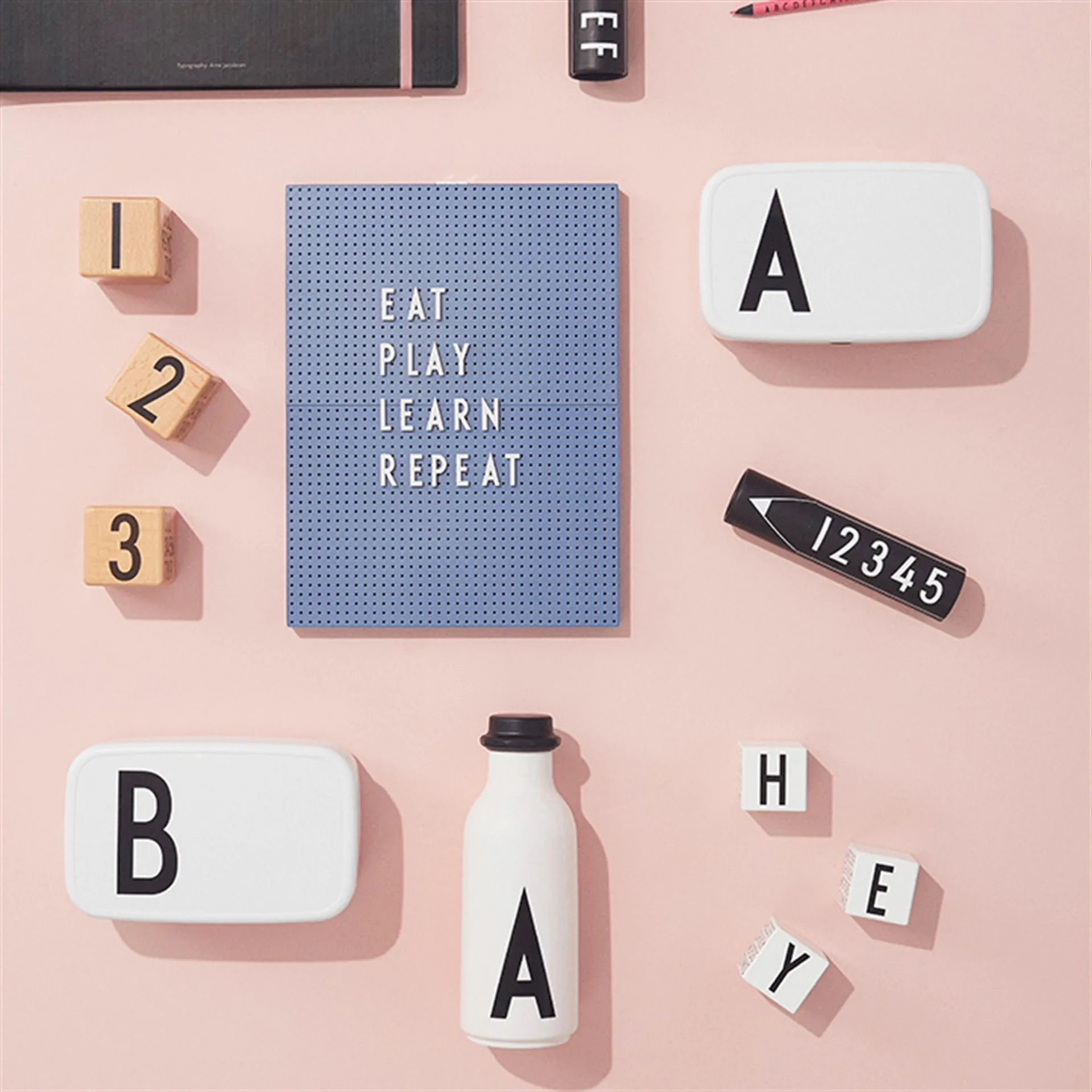 Design Letters lunchbox, B Design Letters