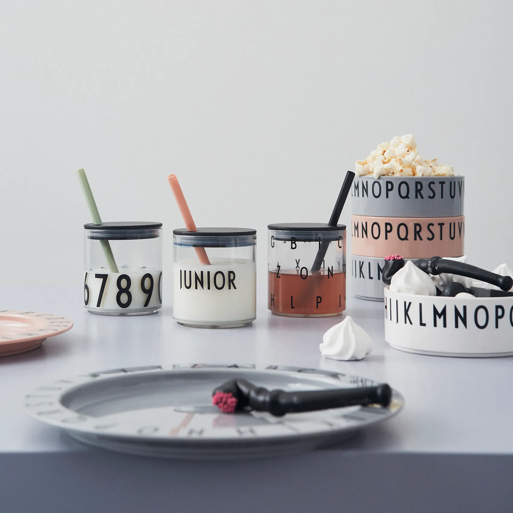 Design Letters rietje met deksel, Zwart Design Letters