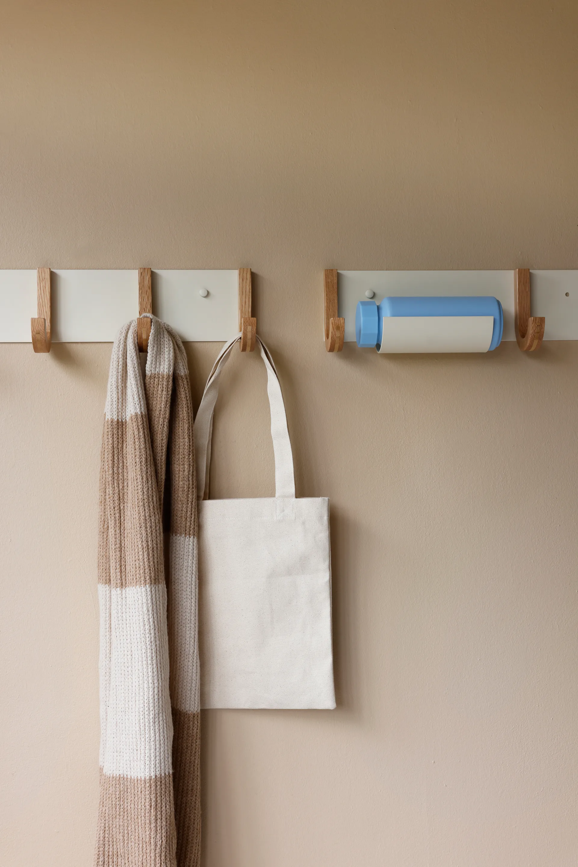 Jay kledinghanger 4 haken, Creamweiss-ek Design Letters