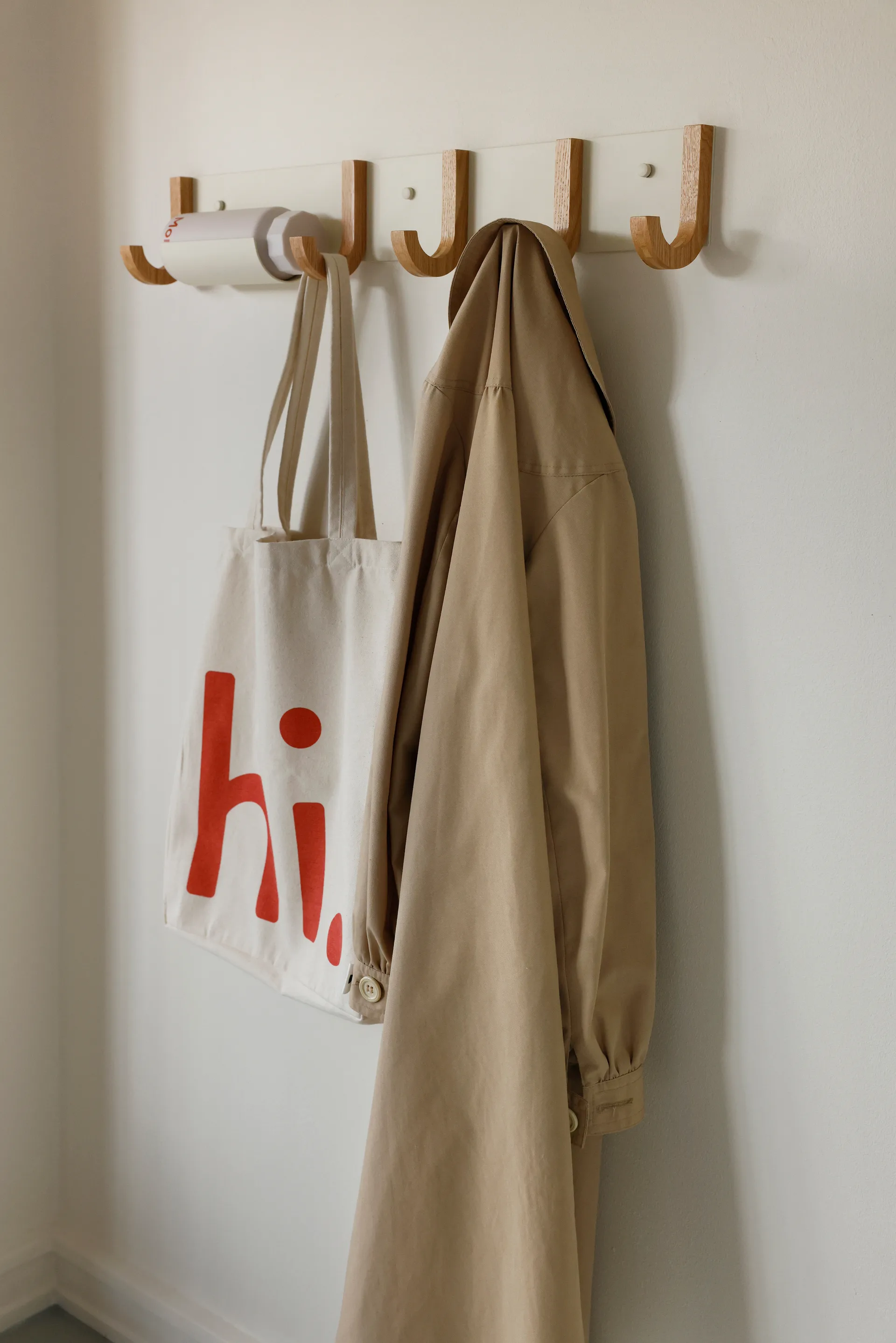 Jay kledinghanger 5 haken, Creamweiss-ek Design Letters