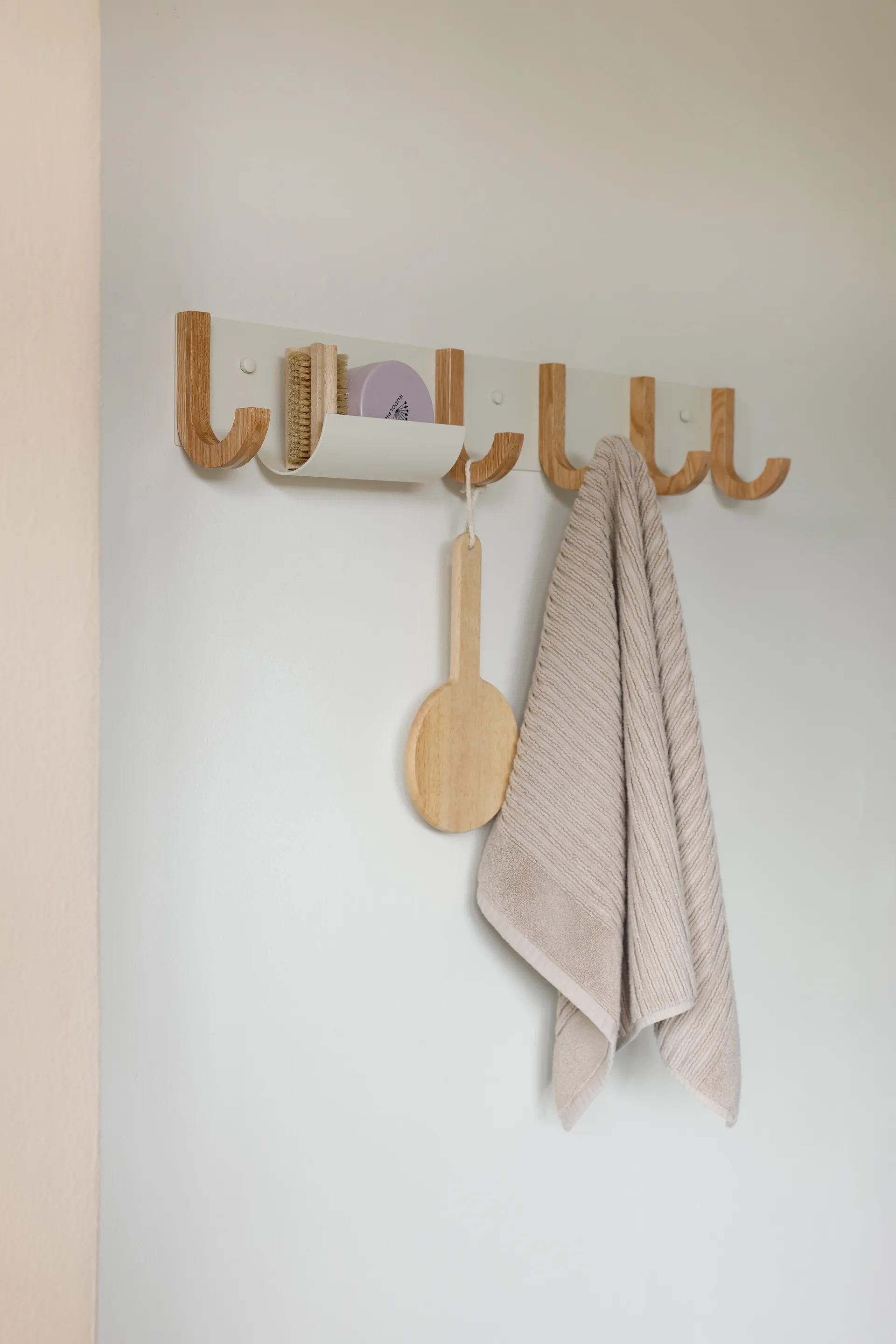 Jay kledinghanger 5 haken, Creamweiss-ek Design Letters