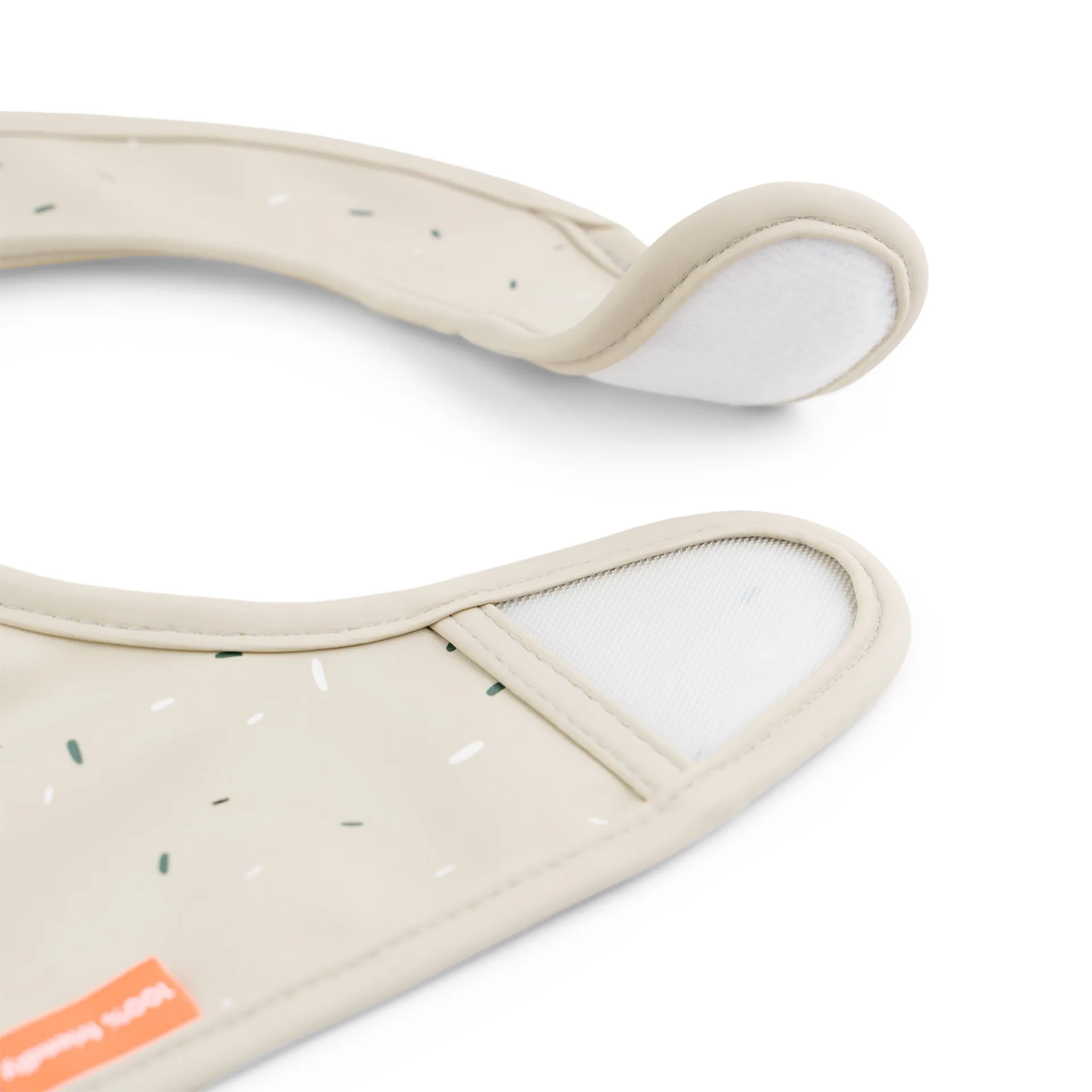 Lalee slabbetje met klittenband 2-pack, Sand Done by deer