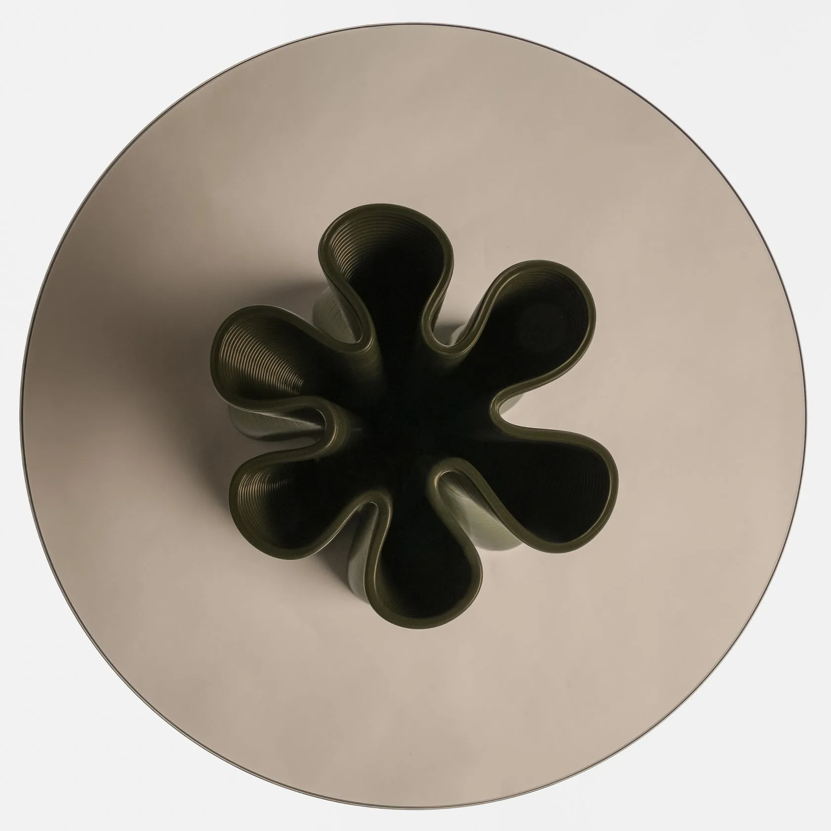 Anemone bijzettafel Ø50 cm, Olive Ekbacken Studios