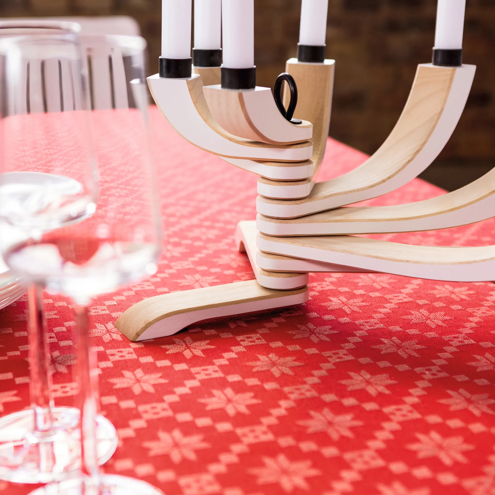 Åttebladrose tafelkleed, 150 x 260 cm. Ekelund Linneväveri