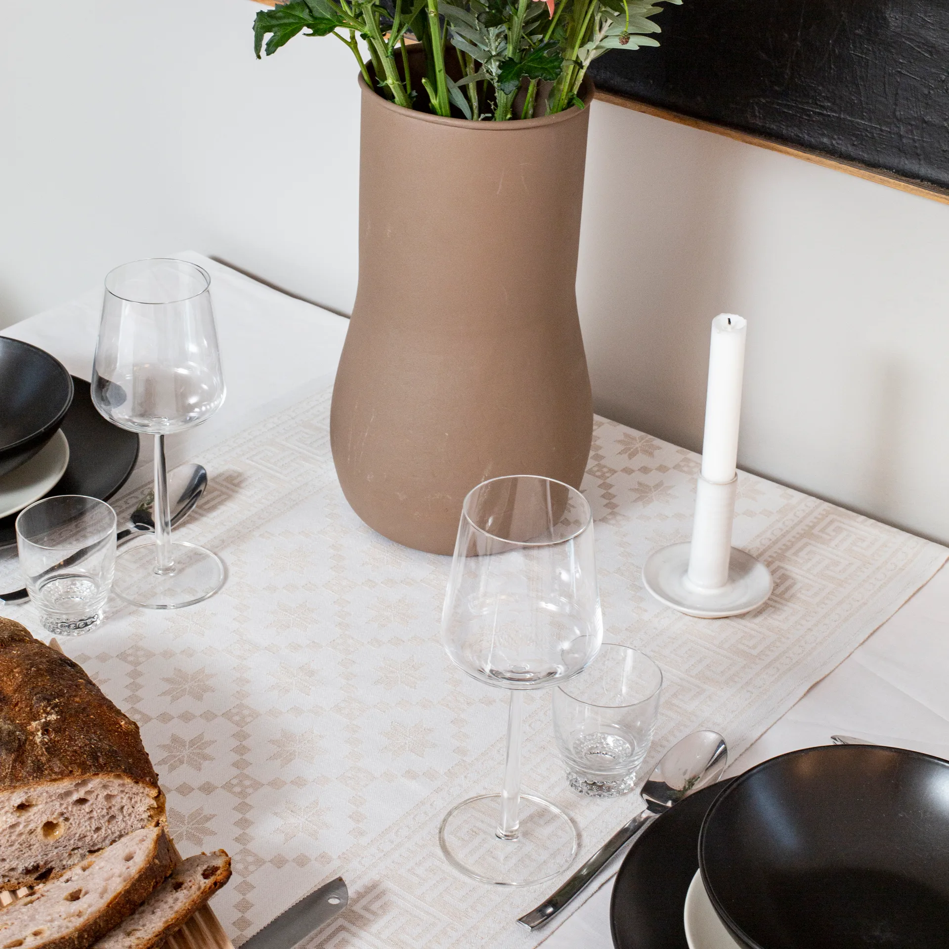 Åttebladrose tafelloper 50x150 cm, Beige Ekelund Linneväveri