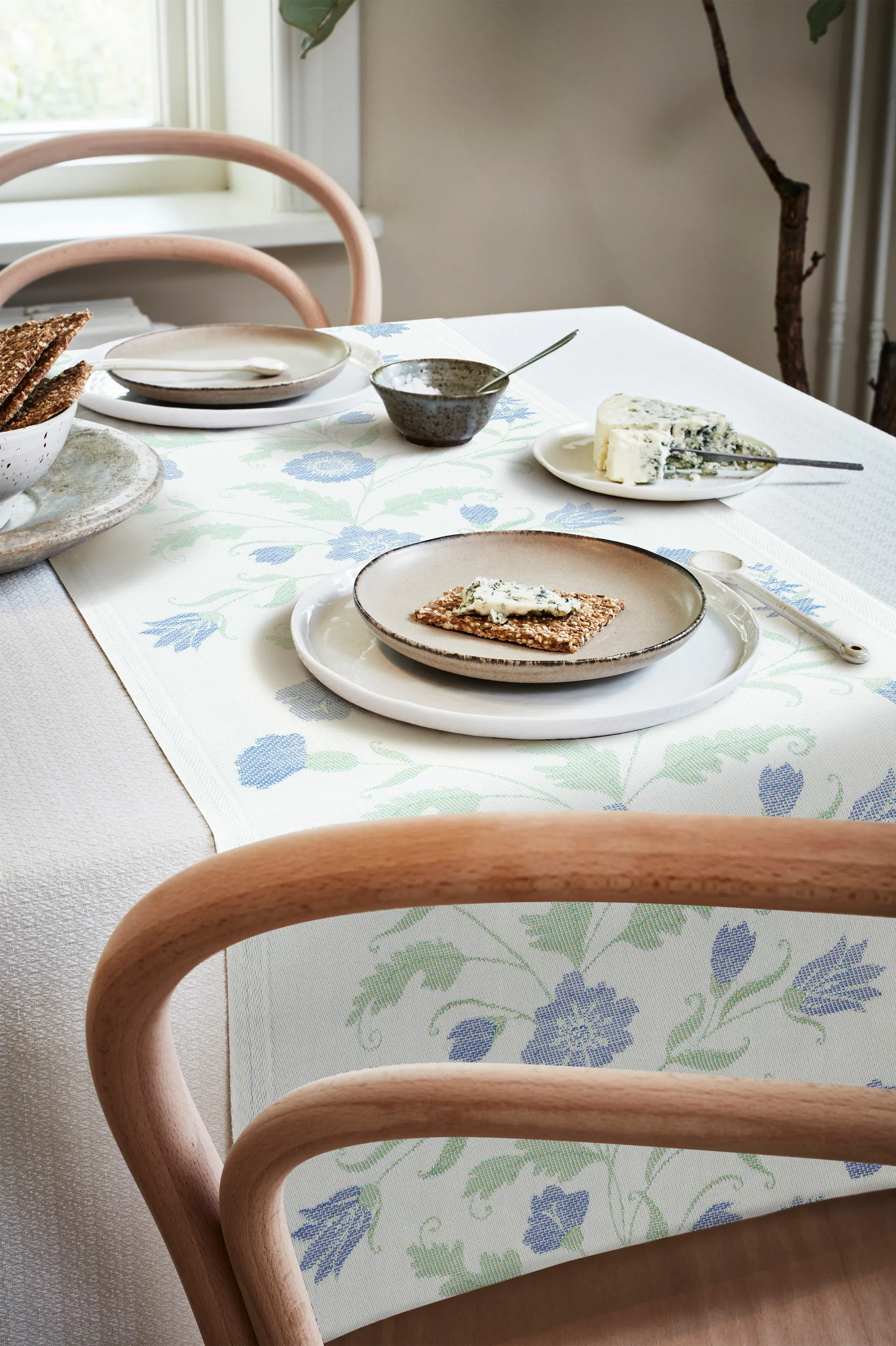 Blå blom tafelloper, 35x120 cm Ekelund Linneväveri