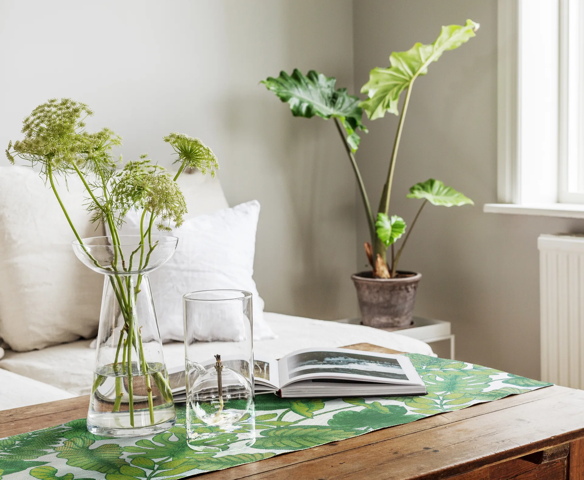 Foliage tafelloper 35x120 cm, Groen Ekelund Linneväveri