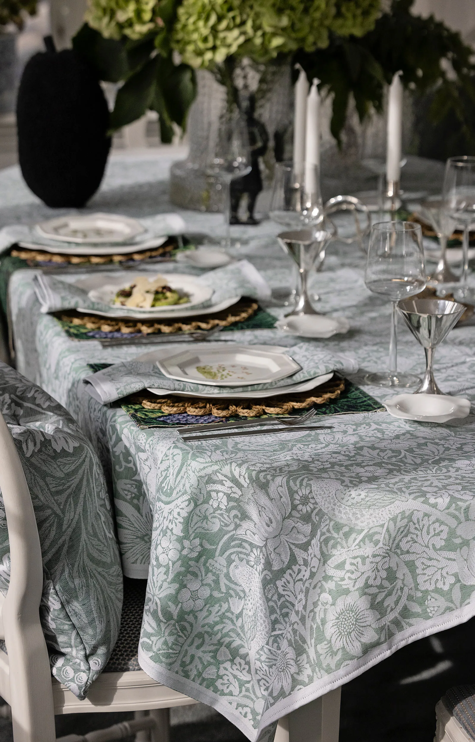 Strawberry Thief tafelkleed 150x250 cm, Groen Ekelund Linneväveri