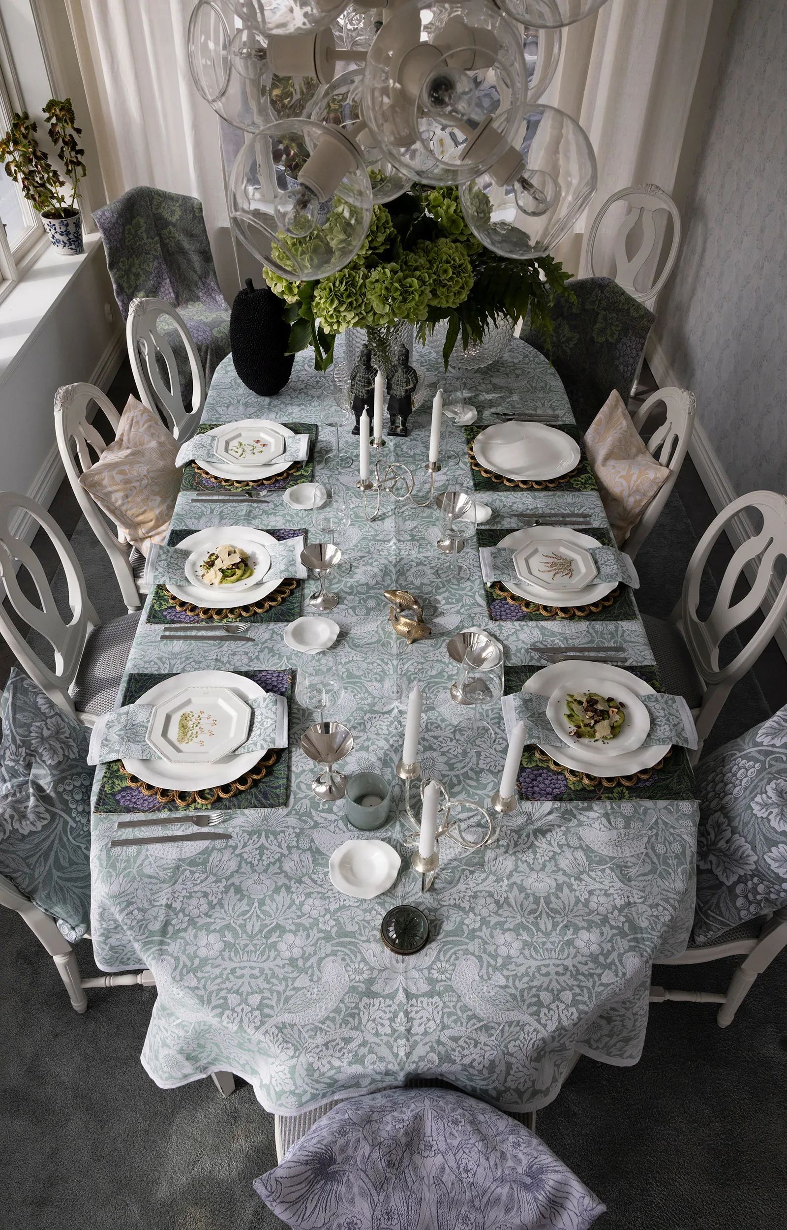 Strawberry Thief tafelkleed 150x250 cm, Groen Ekelund Linneväveri