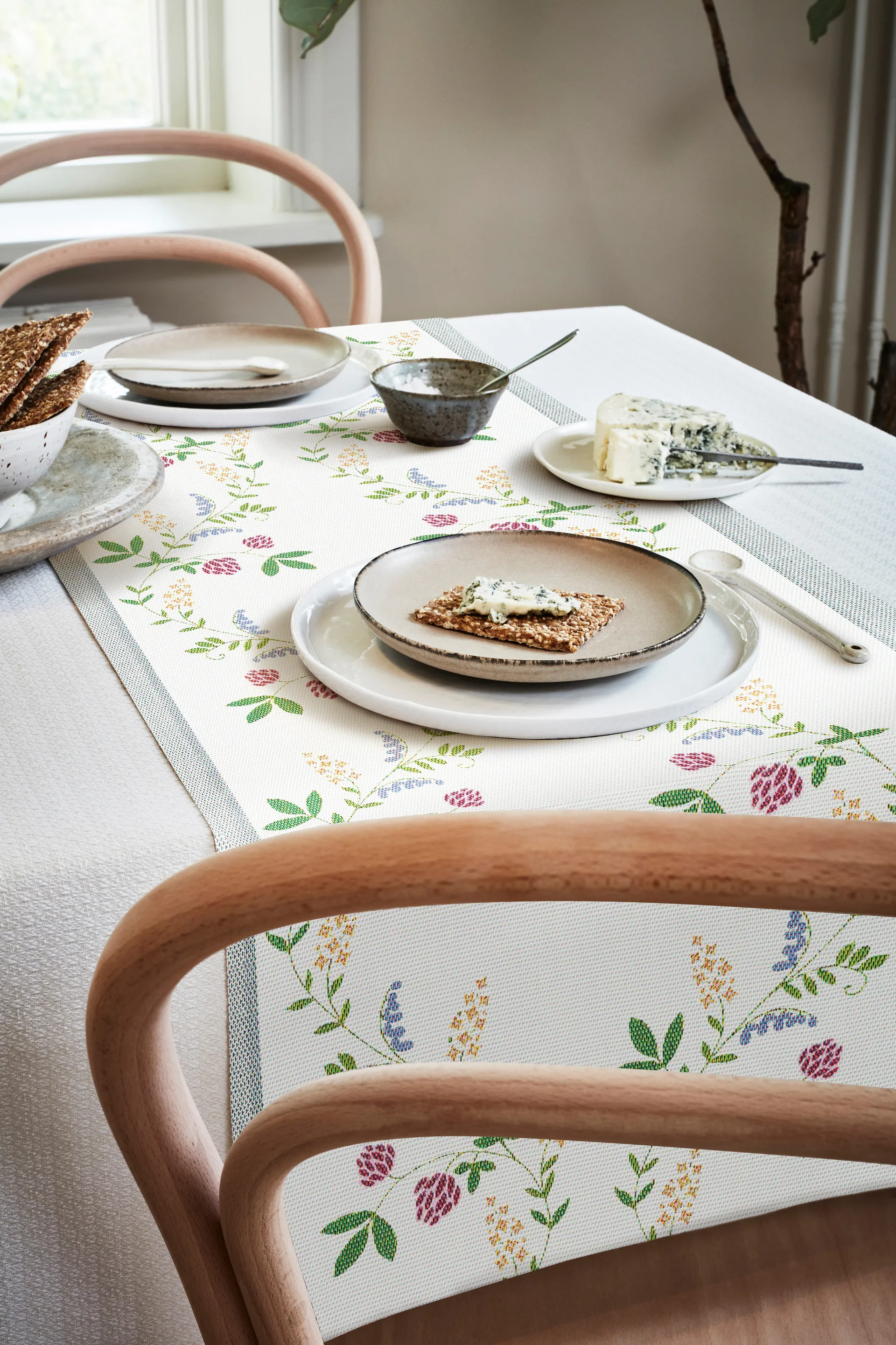 Summer flowers tafelloper, 35x120 cm Ekelund Linneväveri