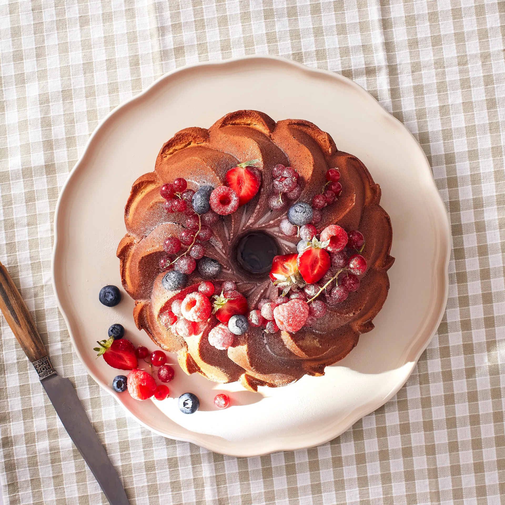 Emile Henry Madeleine serveerschaal, Crème,rond Emile Henry