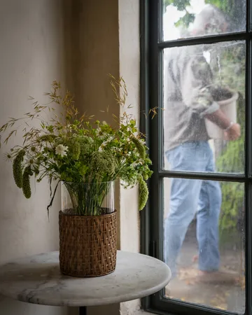 Ernst vaas/lantaarn in mand - Donkerbruin, Ø18x30 cm - ERNST