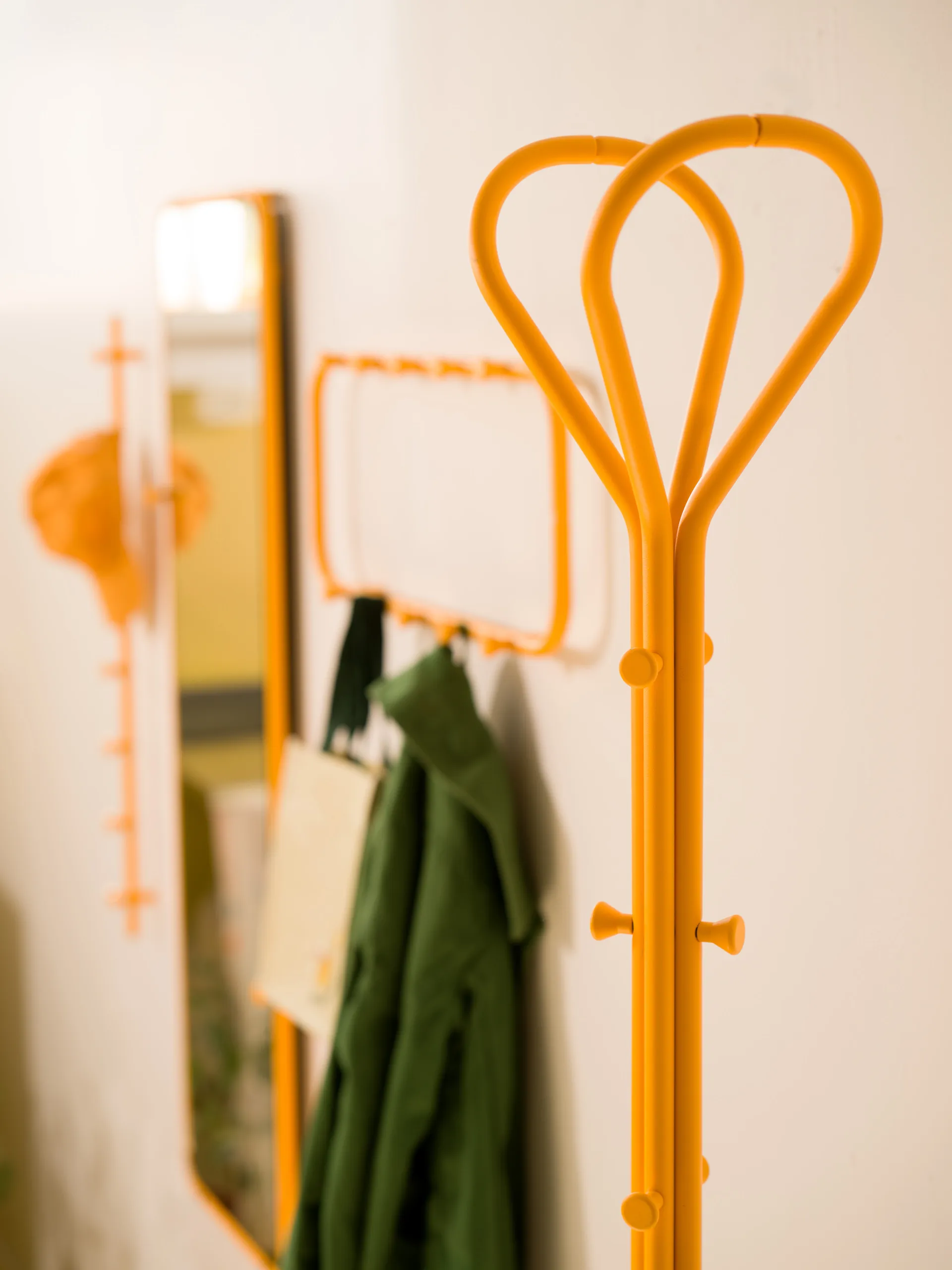 Classic tamboer-majoor, Zonnegeel Essem Design