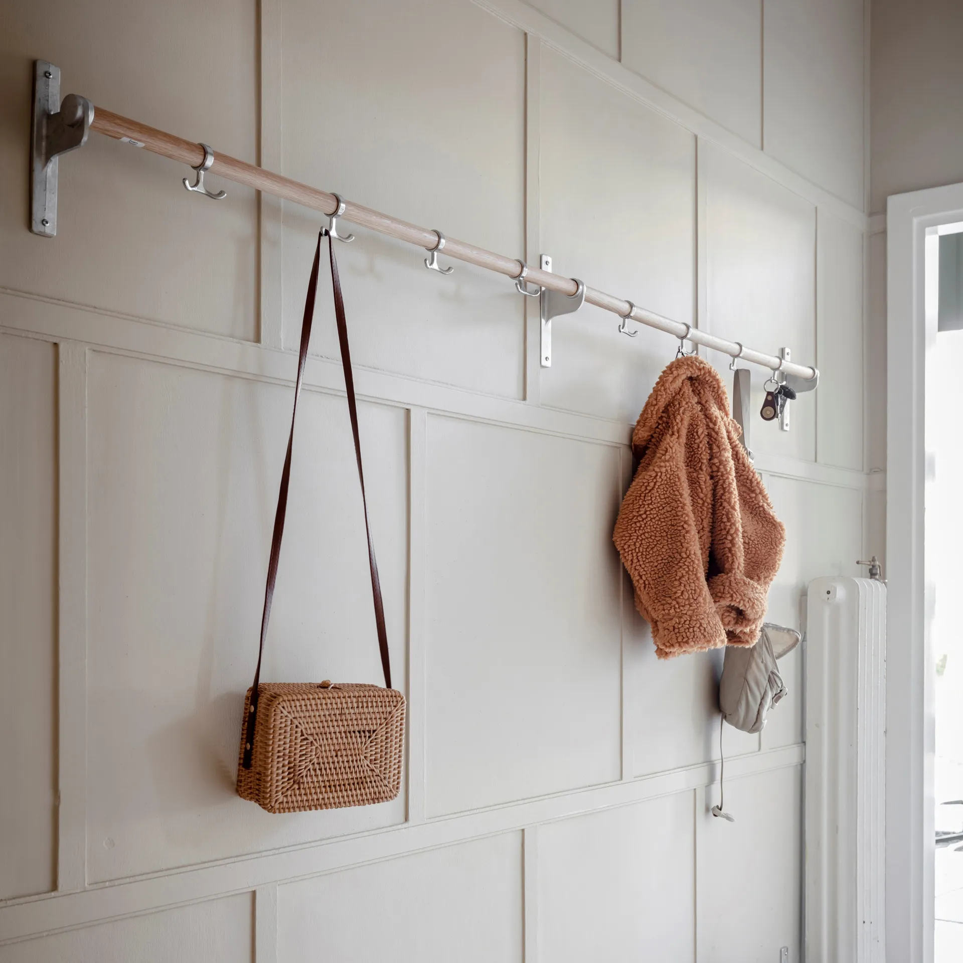 Nostalgi kapstok 100 cm, eiken-aluminium Essem Design