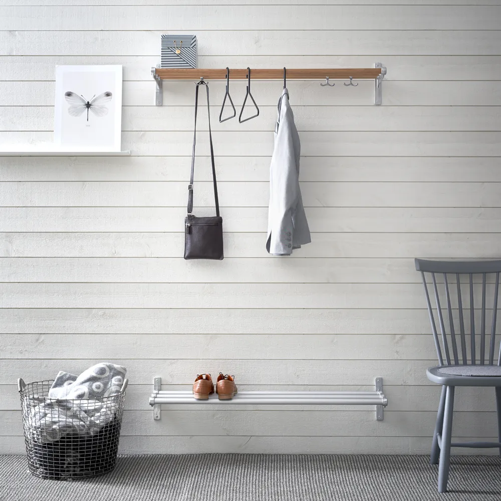 Nostalgi Schoenenrek of hoedenplank, zwart, aluminium frame Essem Design