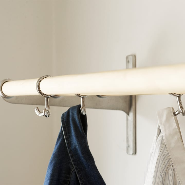 Nostalgi  Wandkapstok, messing, wit frame Essem Design